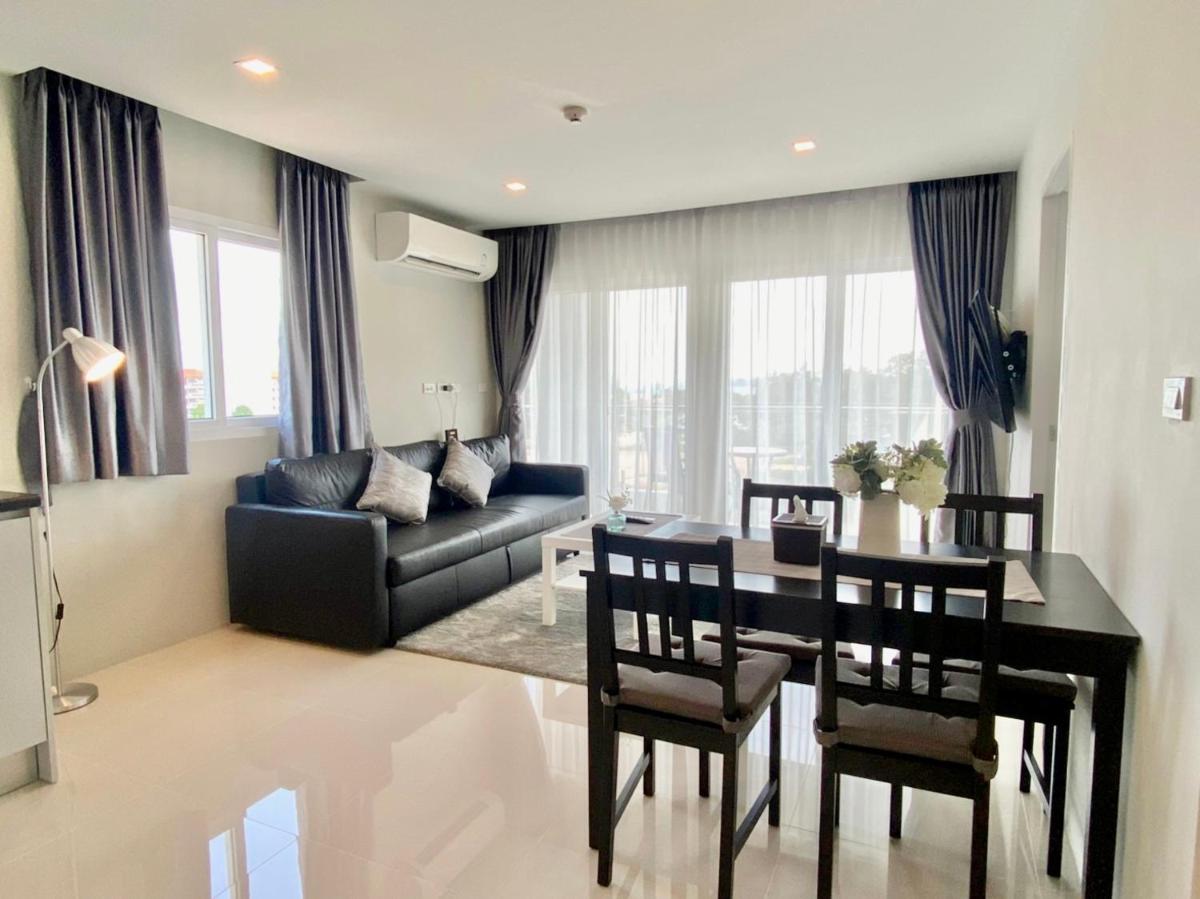 Family Room with Side Sea View - Photo 8