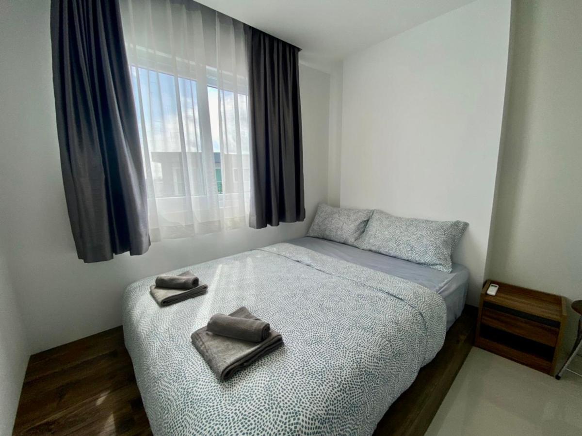 Family Room with Side Sea View - Photo 10
