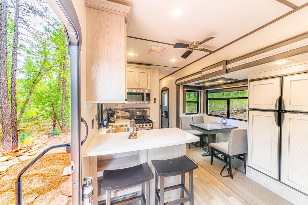 Mobile Home photo 2
