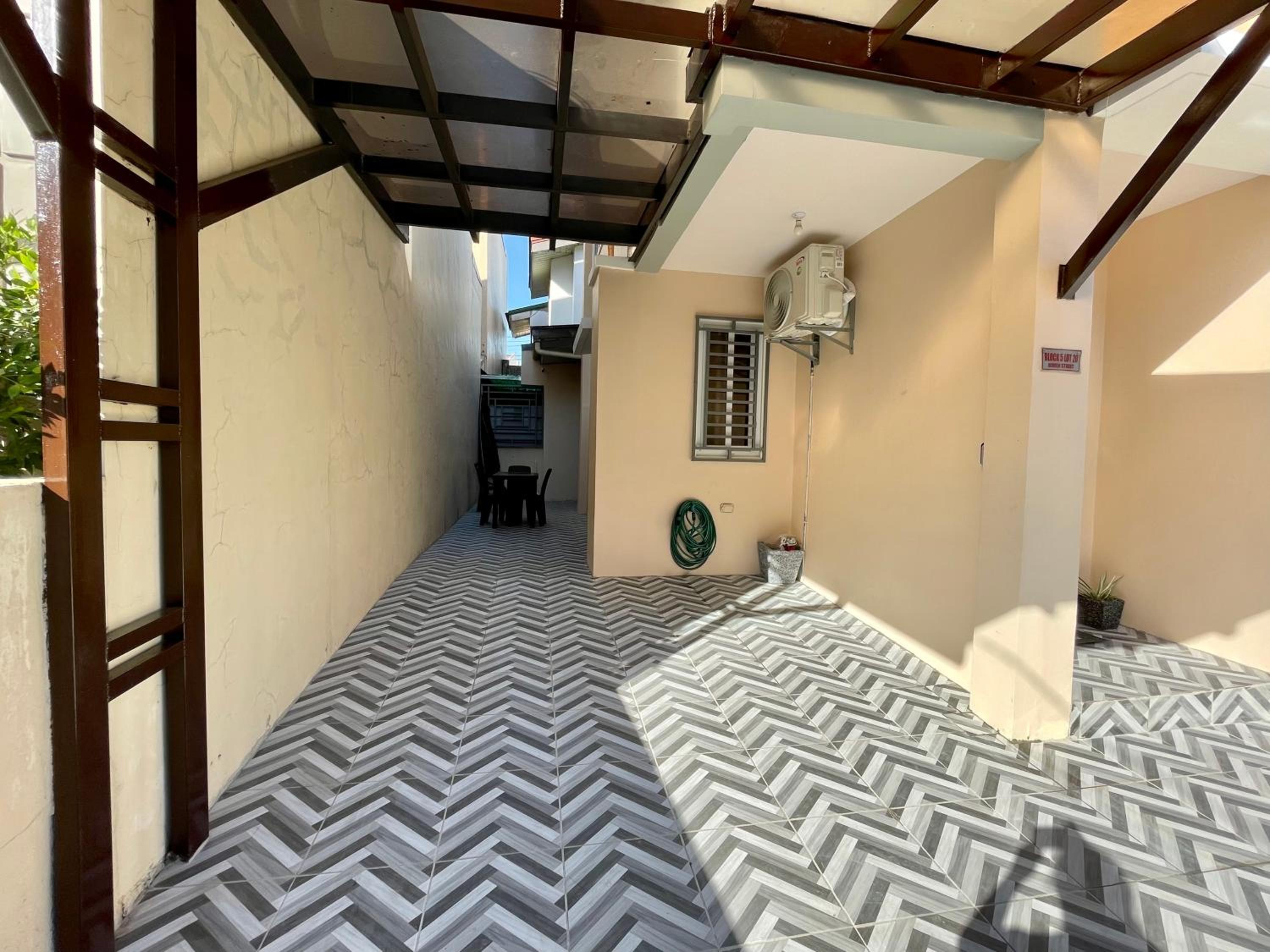 Three-Bedroom House photo 2