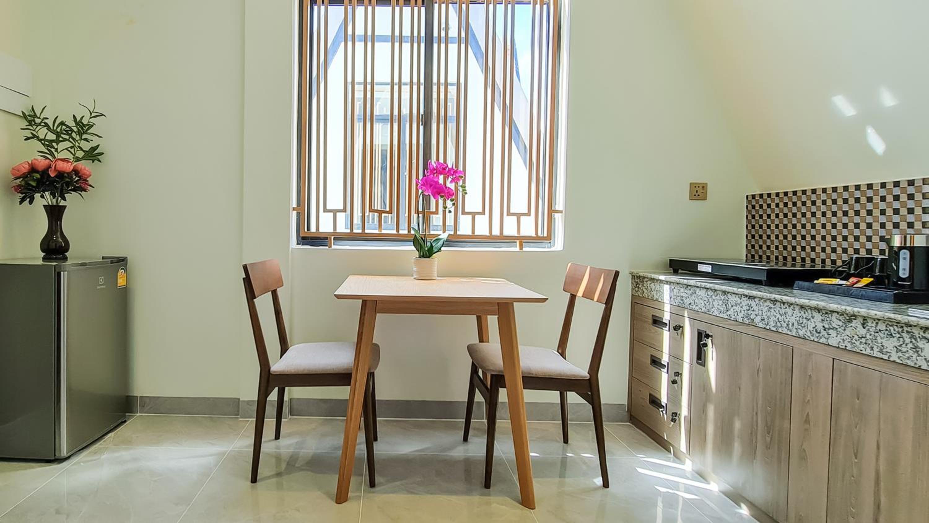 One Bedroom Bungalow with Pool & Garden View - Photo 5