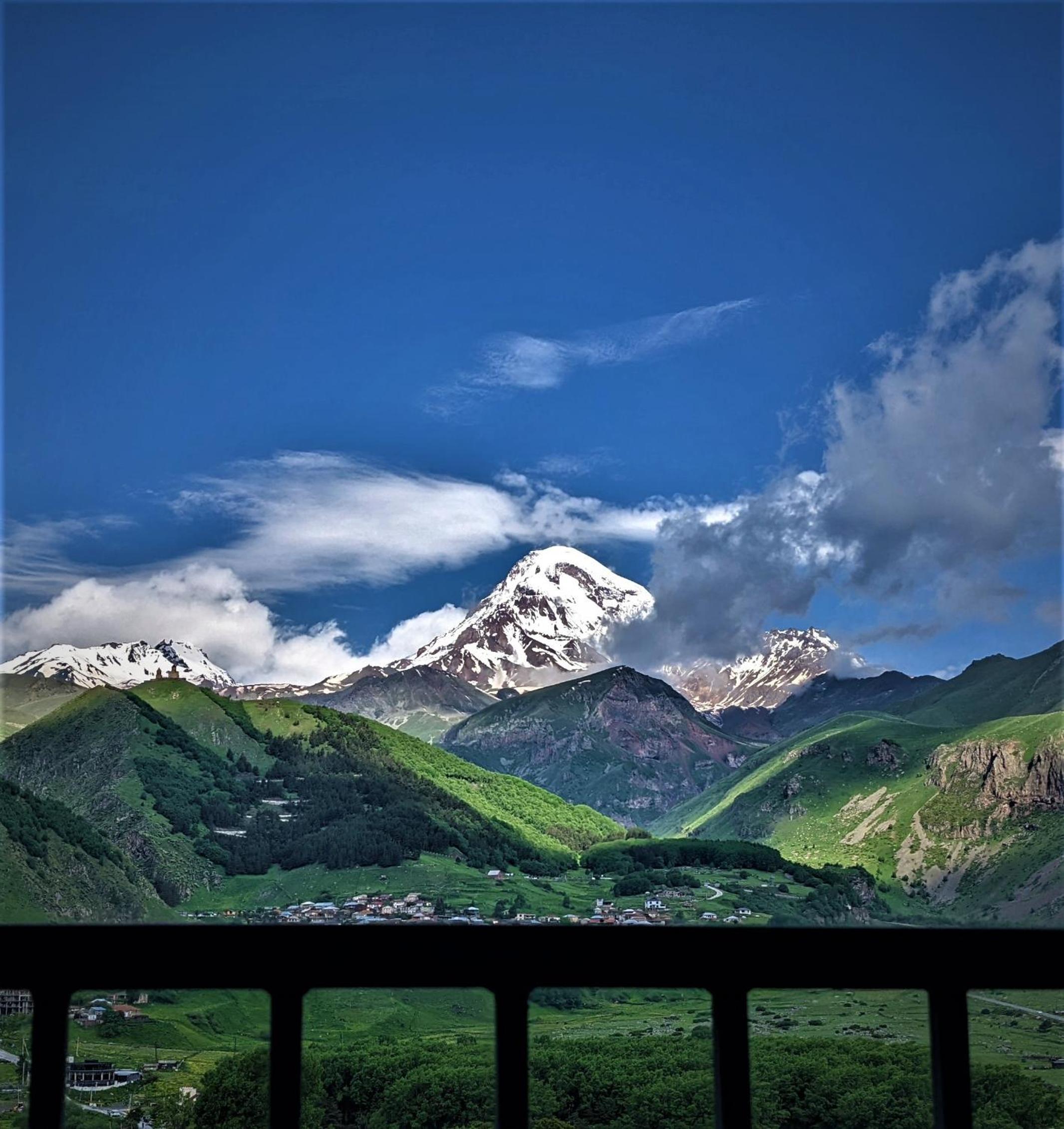 Double or Twin Room with Mountain View photo 2