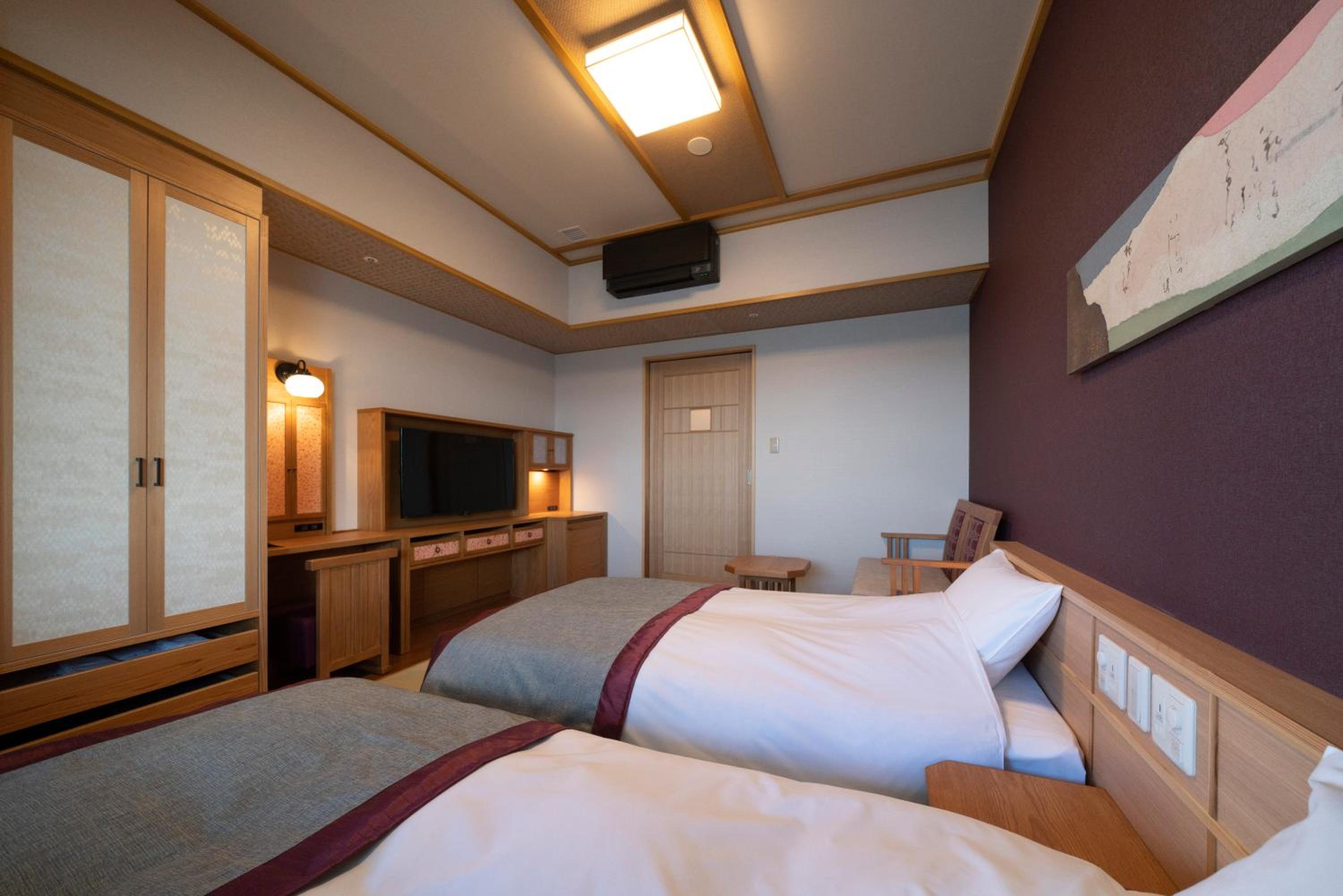 Twin Room - Photo 2