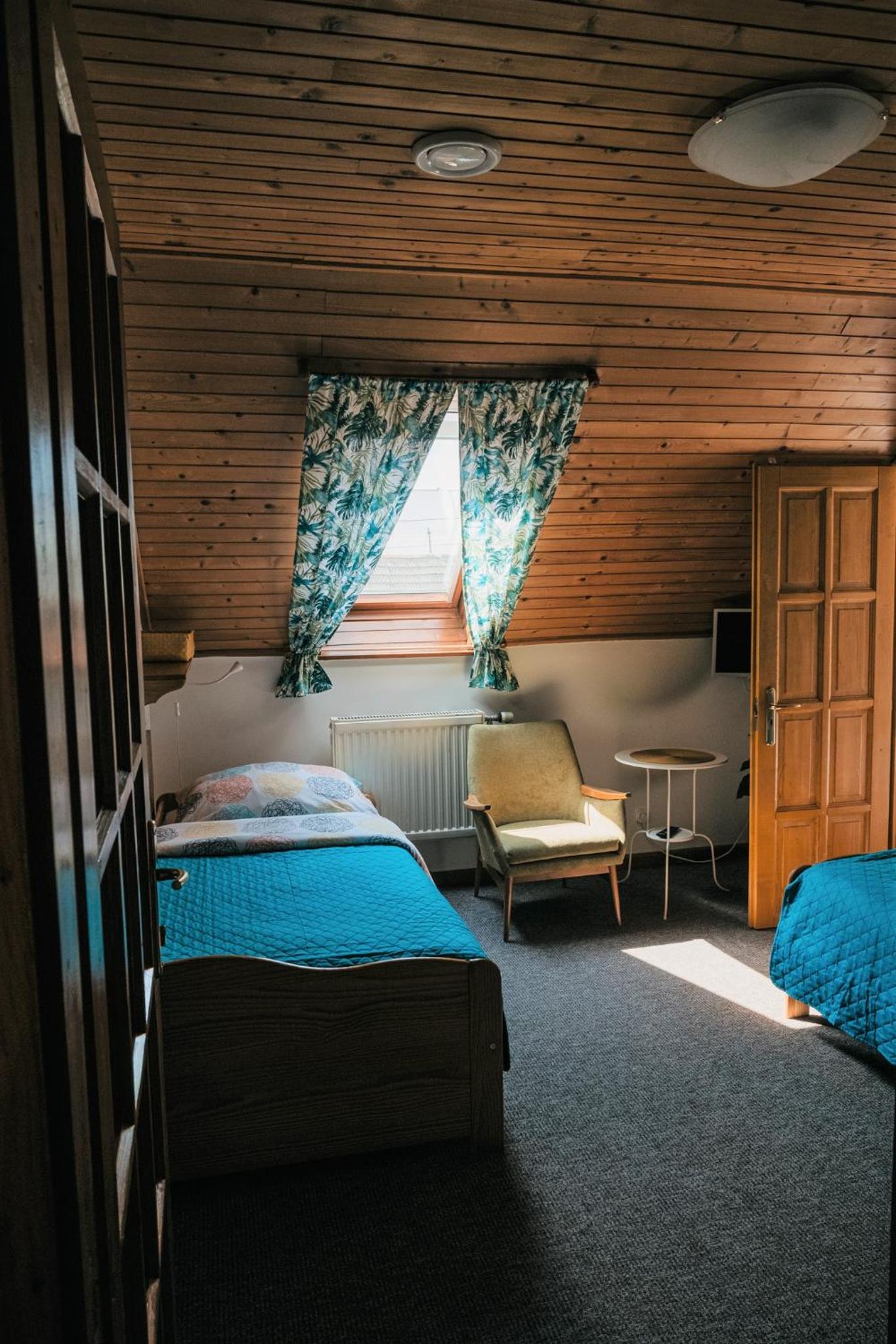 Double or Twin Room with Private Bathroom - Photo 8