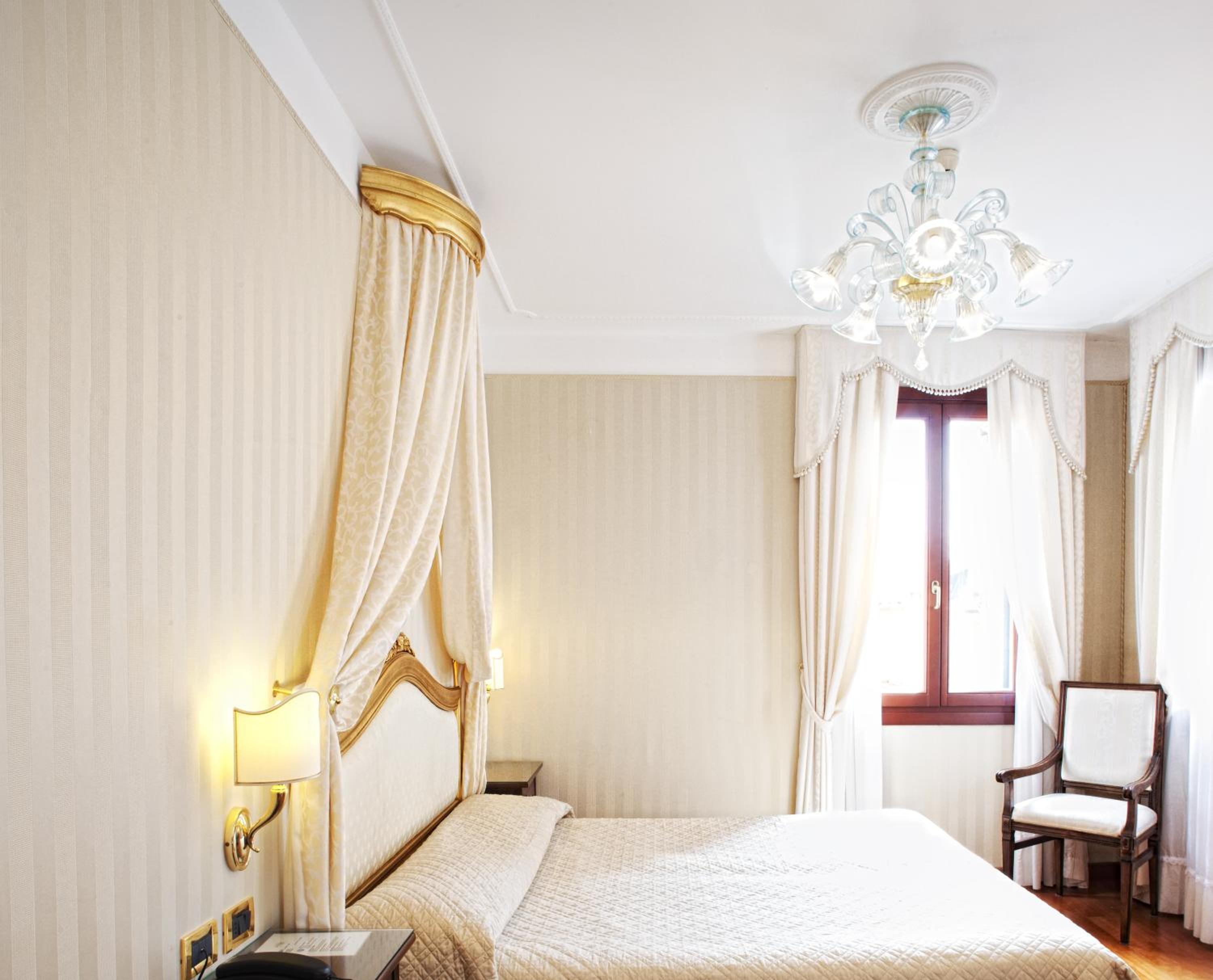 Junior Suite with Canal View photo 3