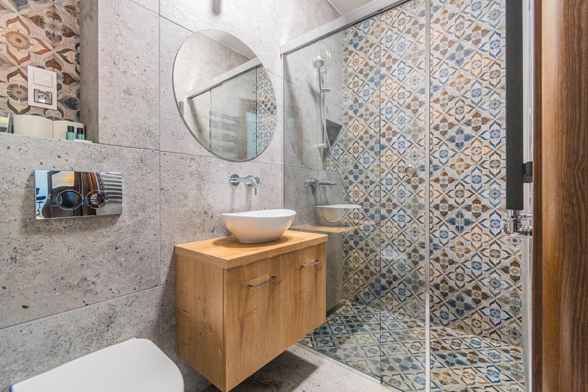 Deluxe Double Room (2 Adults + 1 Child)