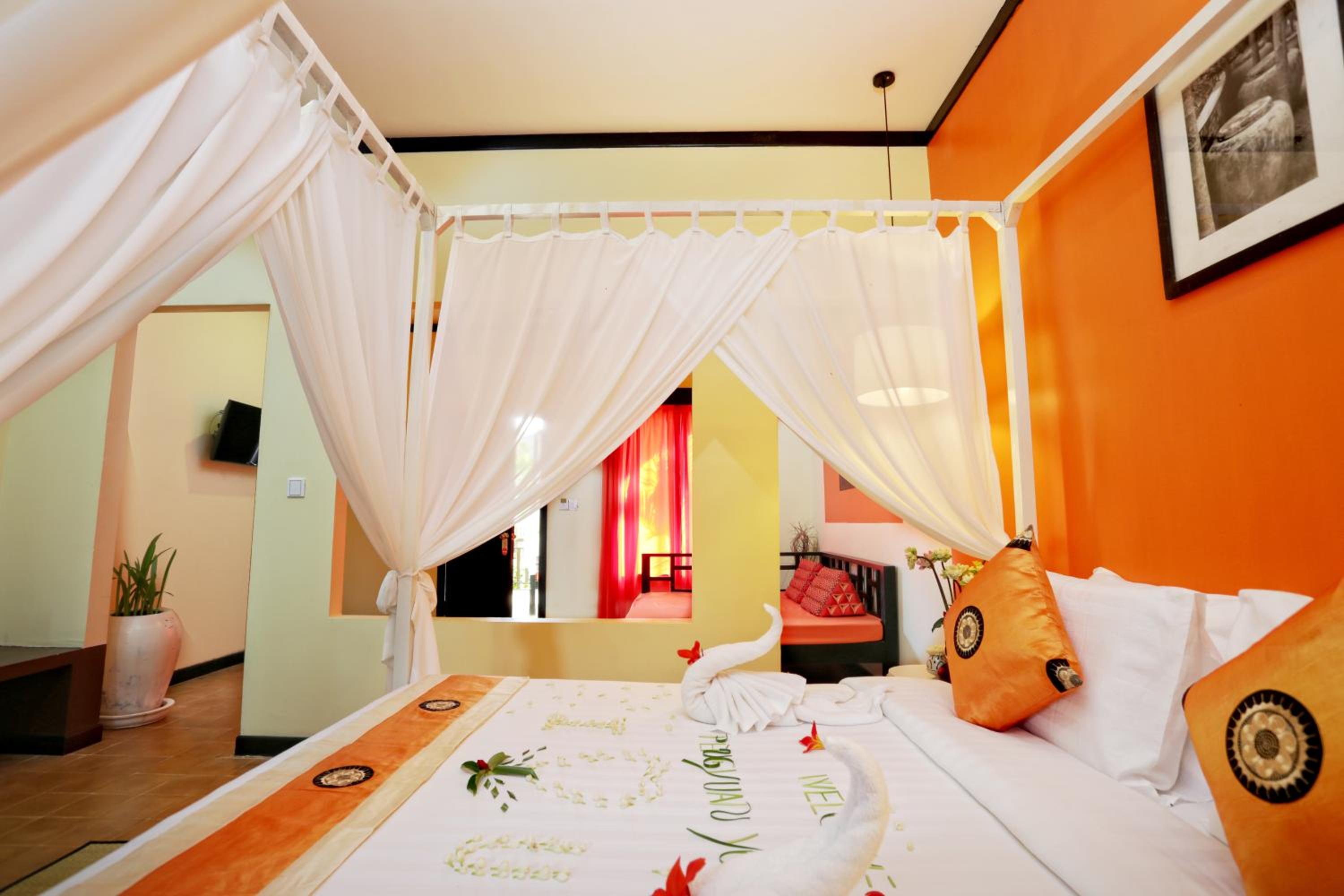 Privilege Pool View Suite with Balcony - Free Pick-Up photo 2