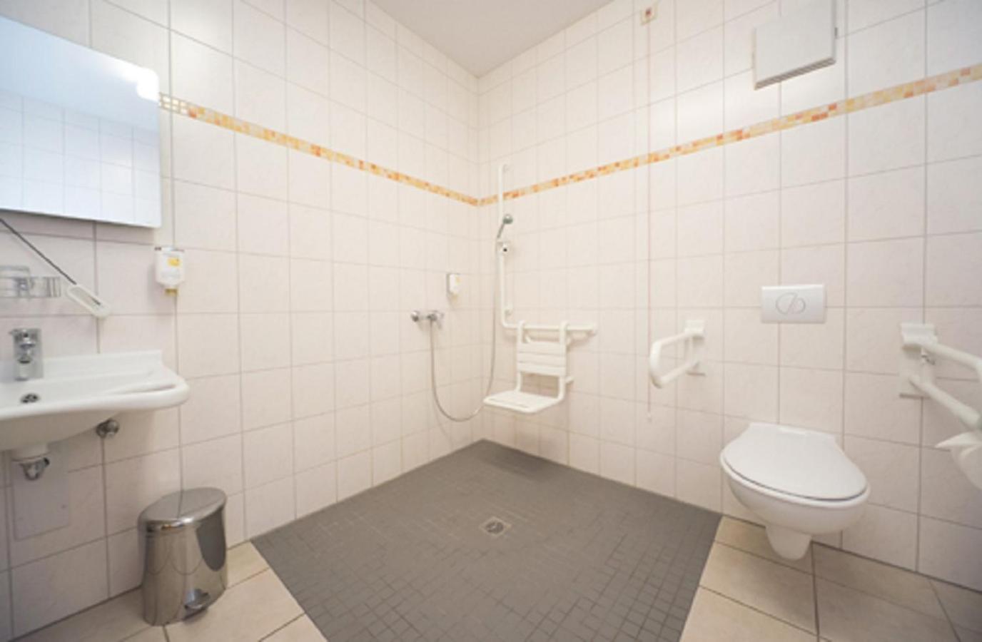 Double Room - Disability Access photo 3