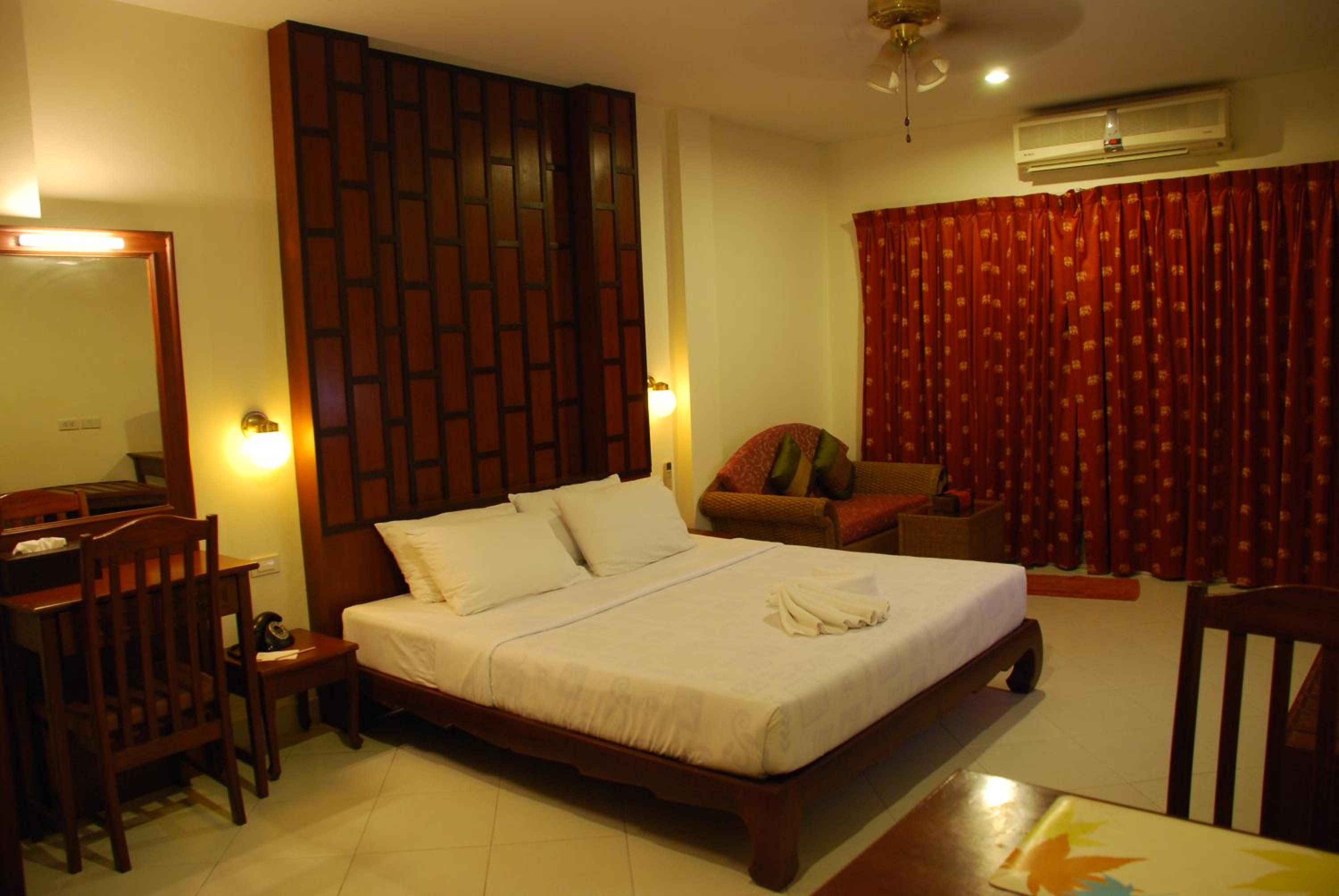 Studio Apartment - Photo 1