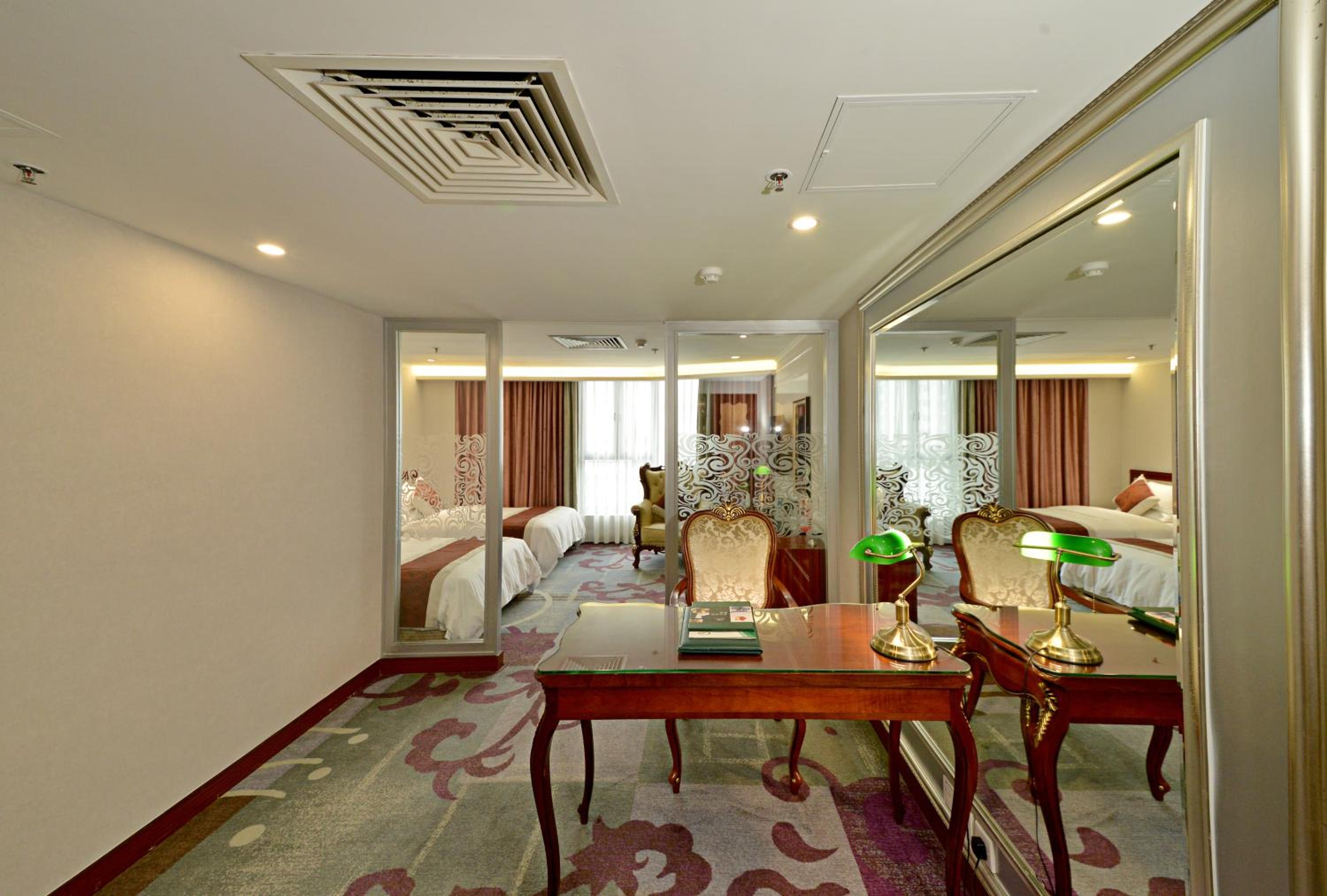 Business Suite photo 2