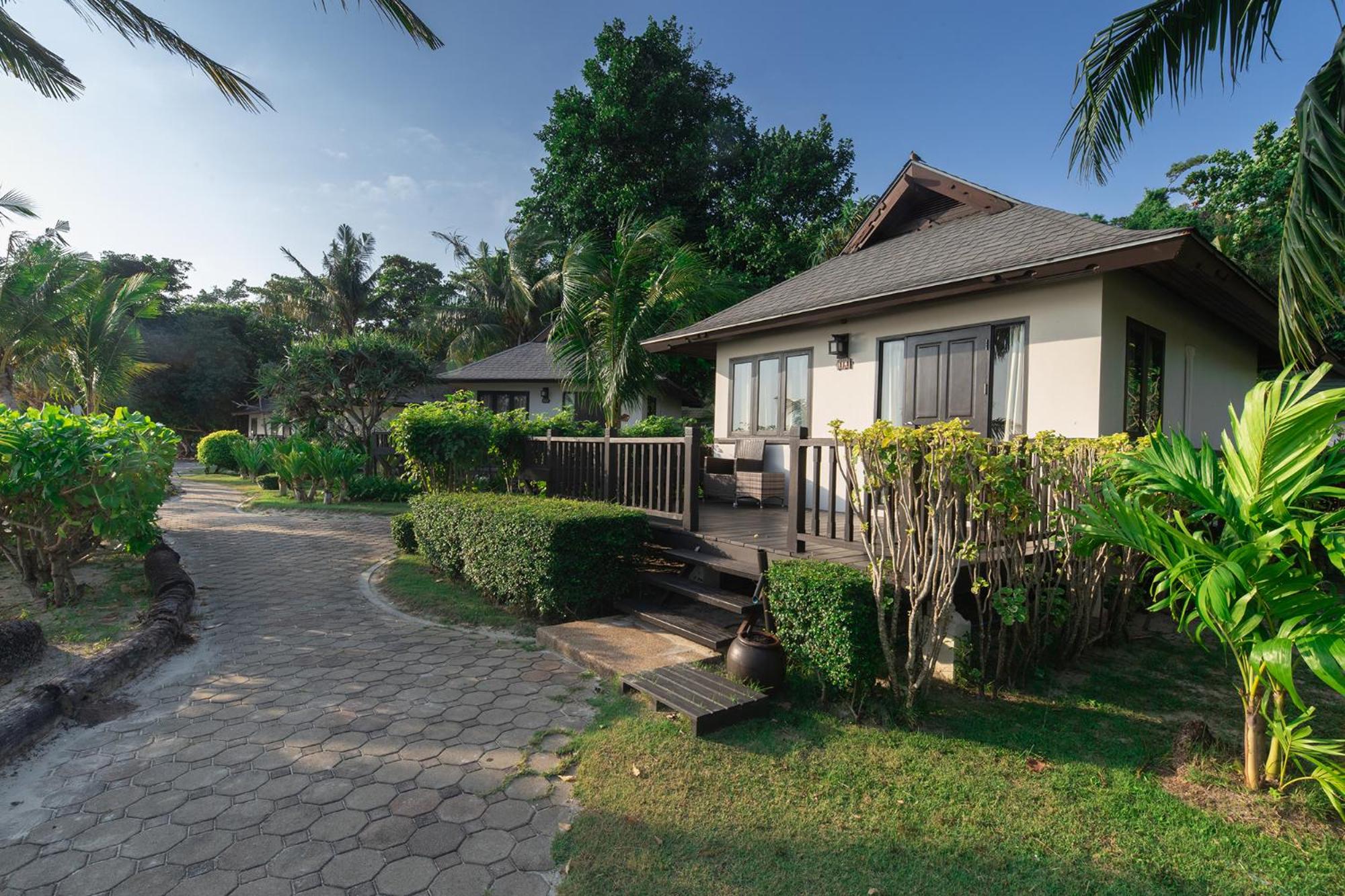Superior Bungalow - Photo 4