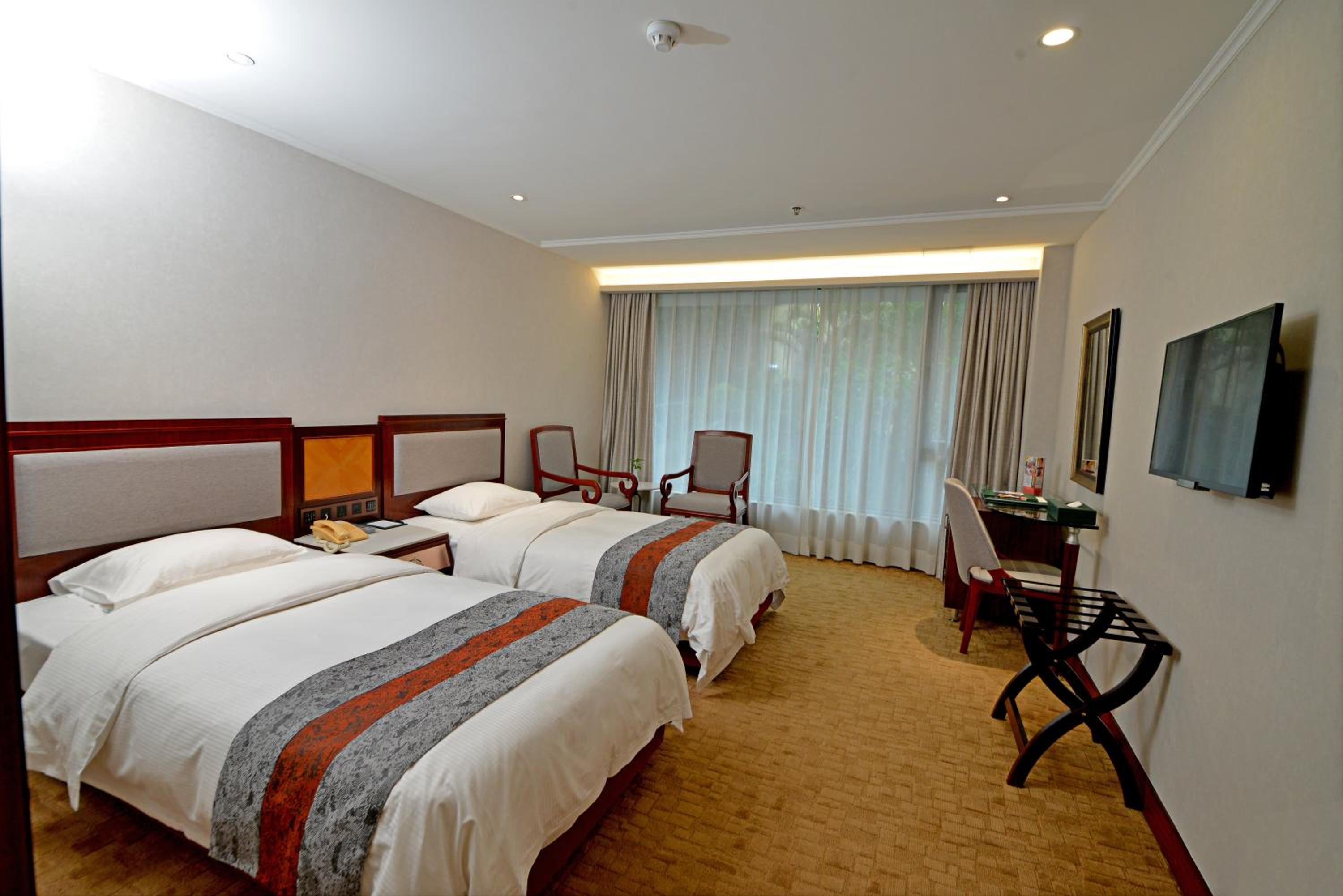 Standard Twin Room - Photo 9