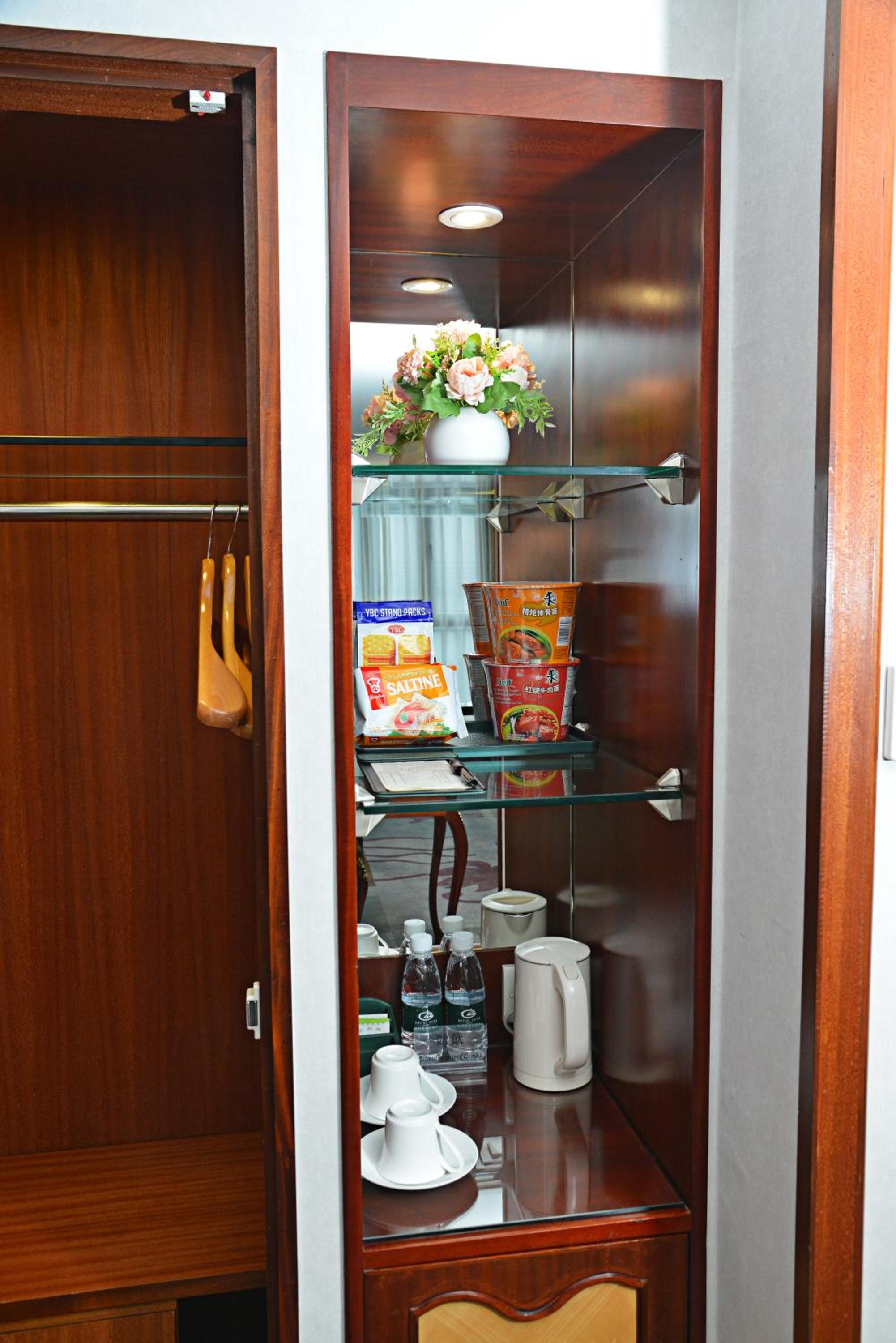 Standard Twin Room - Photo 7