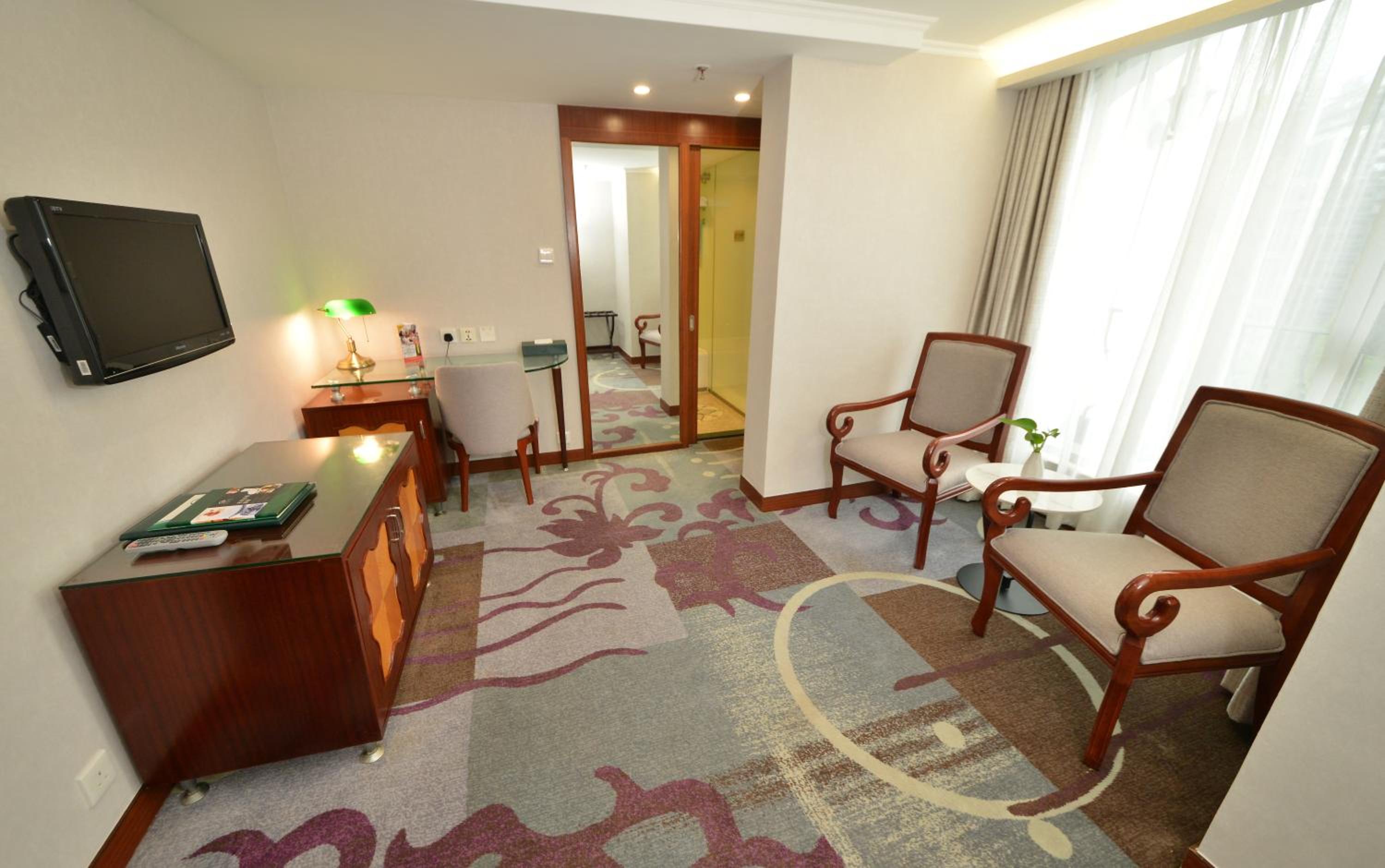 Business Suite photo 3