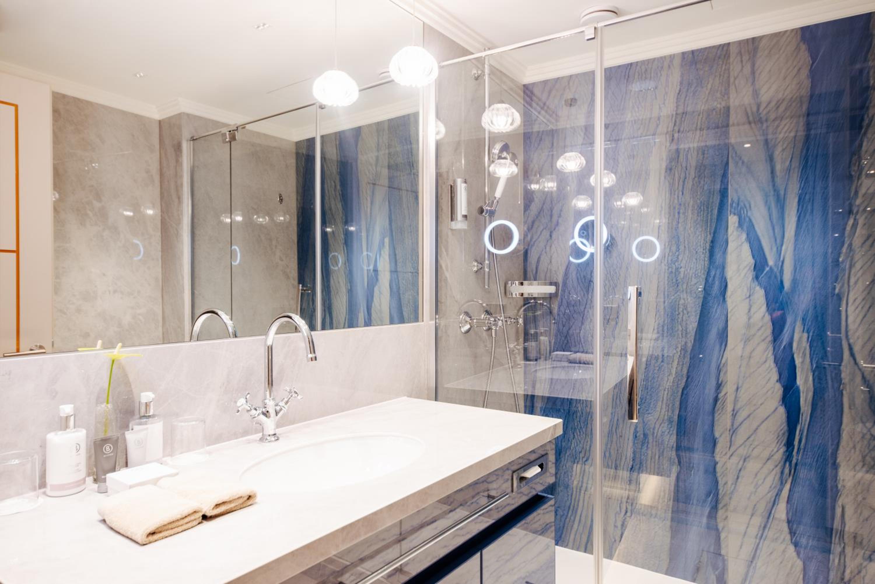 Standard Double Room - Photo 7