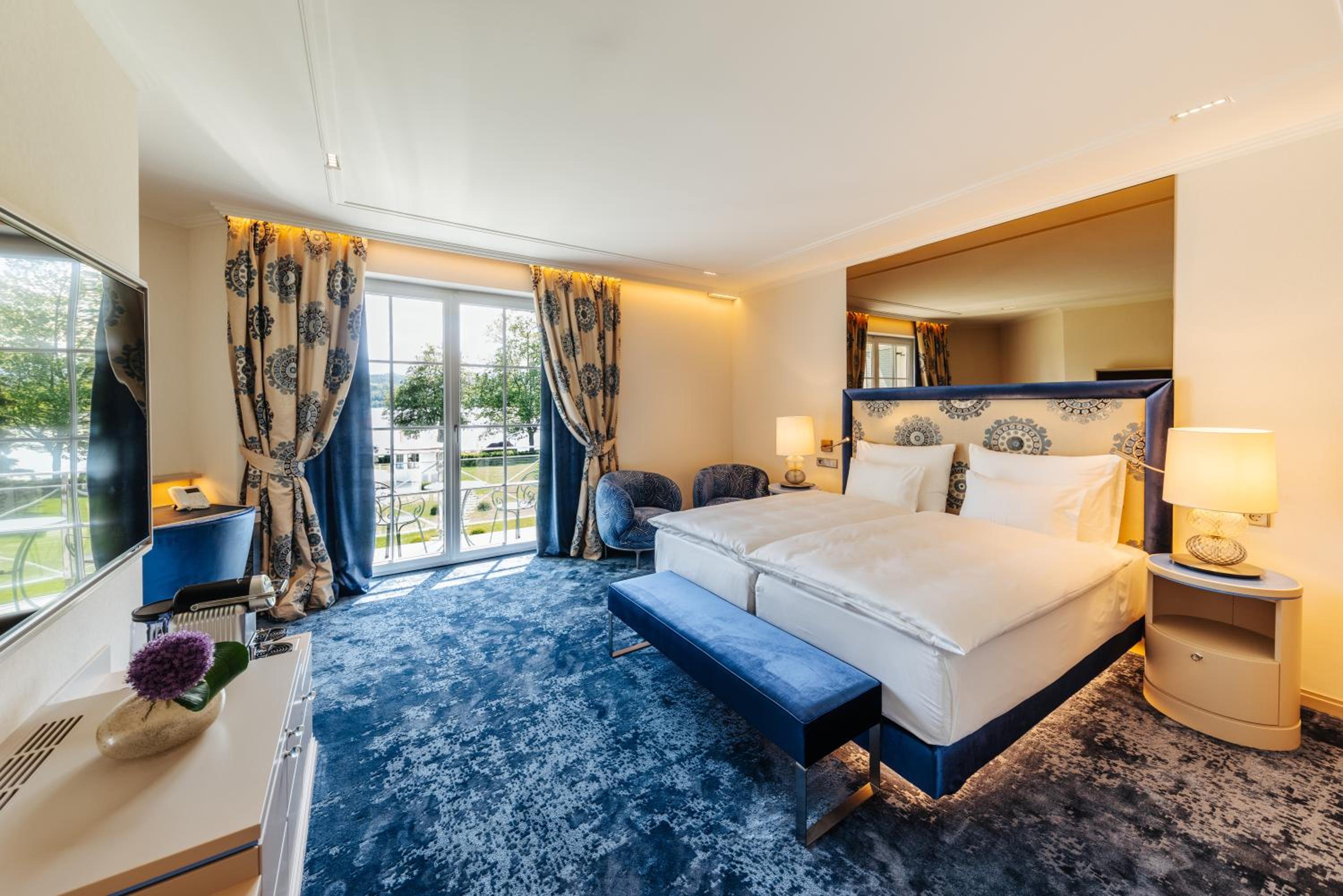 Deluxe Double Room with Balcony and lateral Lake View - Photo 3
