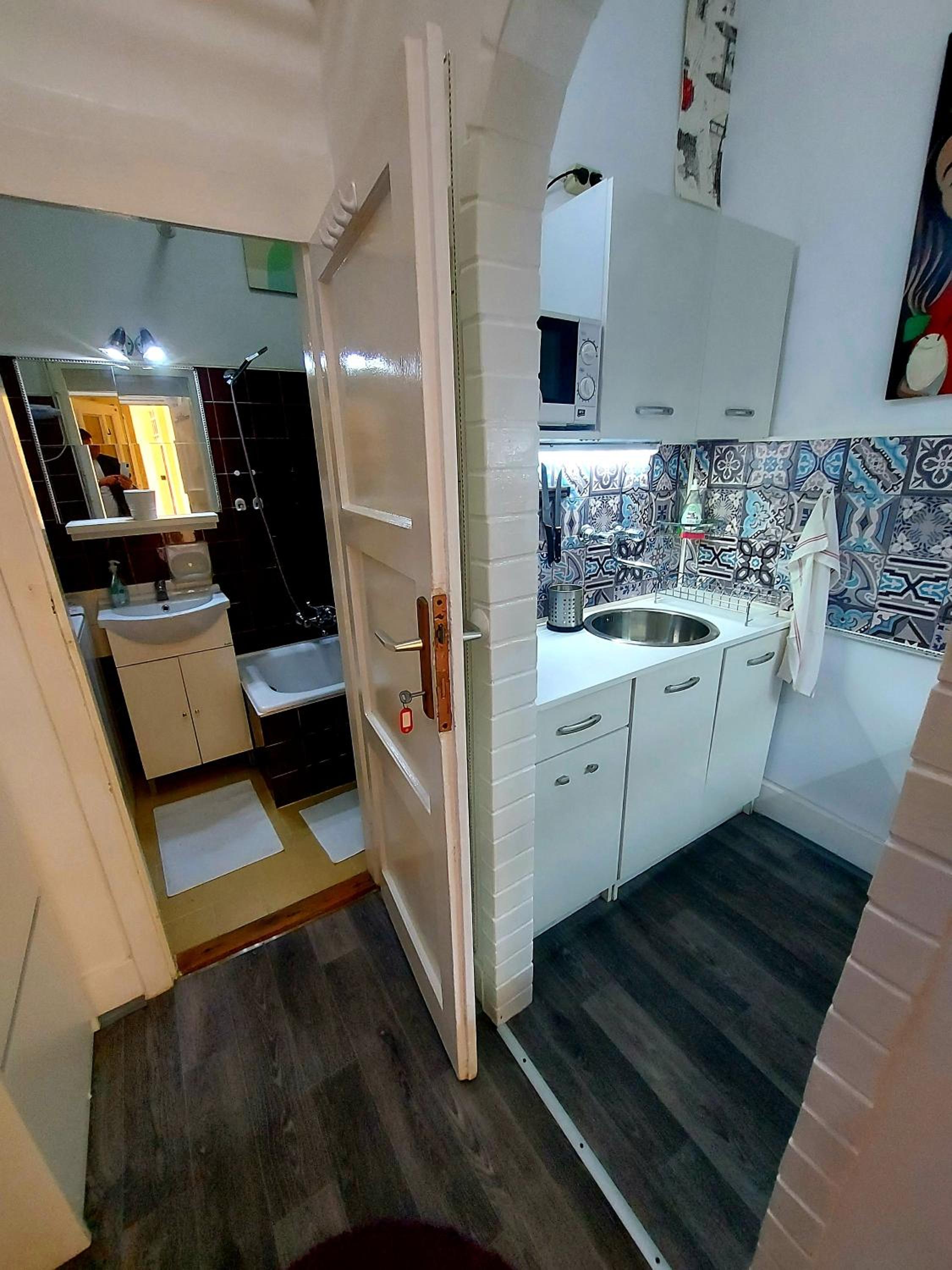 One-Bedroom Apartment - Photo 12