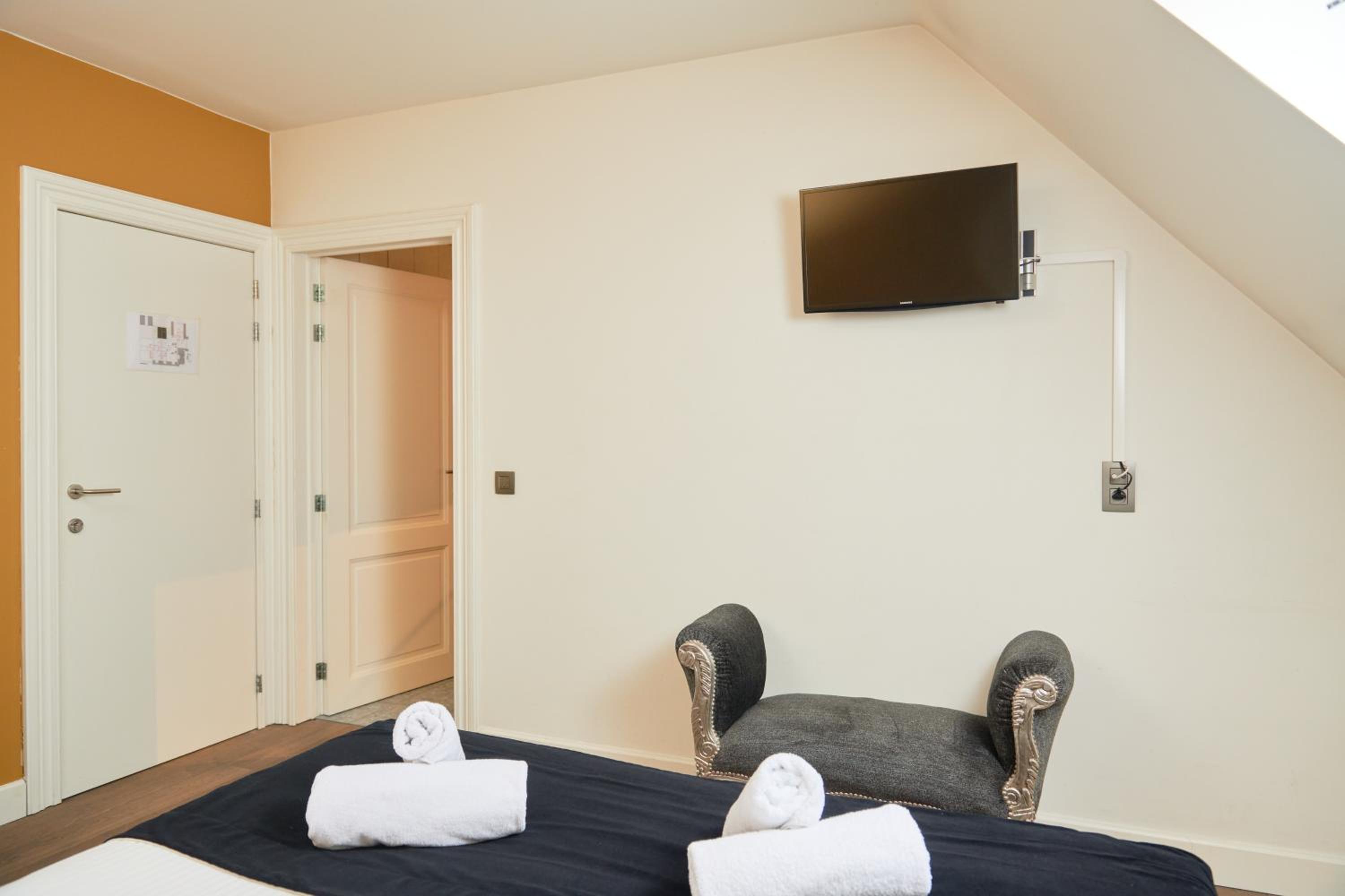 Double Room with Private Bathroom - Photo 3