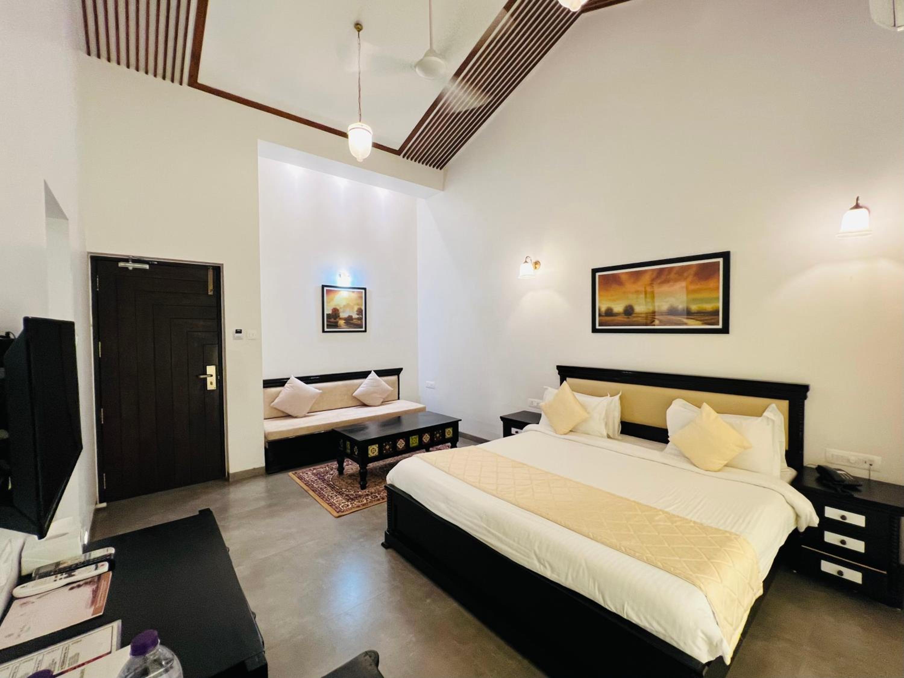 Queen Room with Balcony photo 2