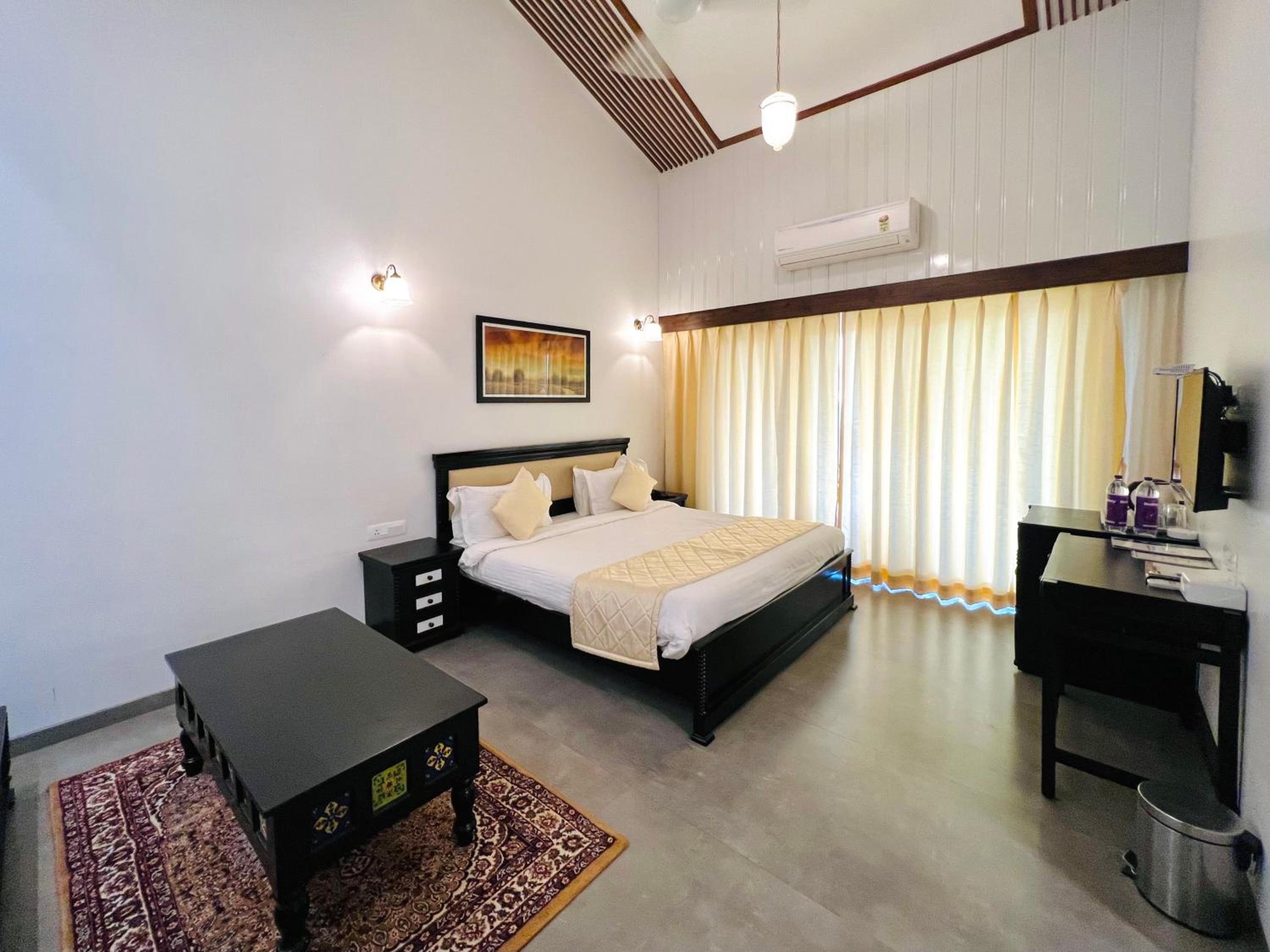 Queen Room with Balcony photo 3