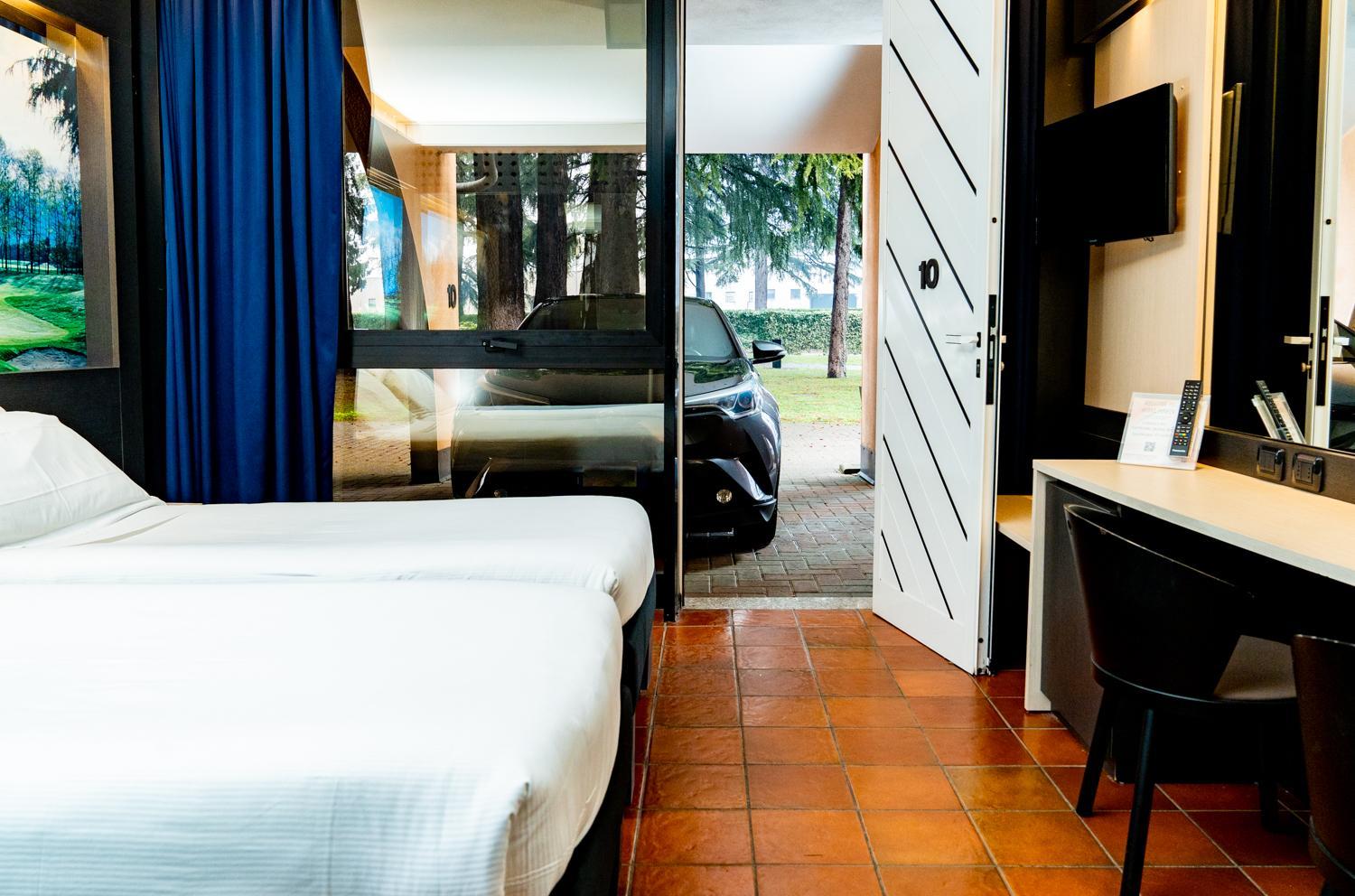 Twin Room - Photo 1