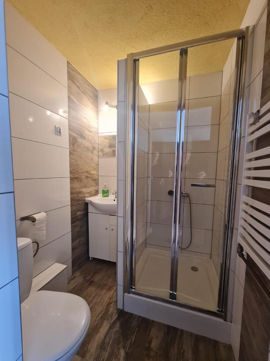 Standard Double Room - Photo 3