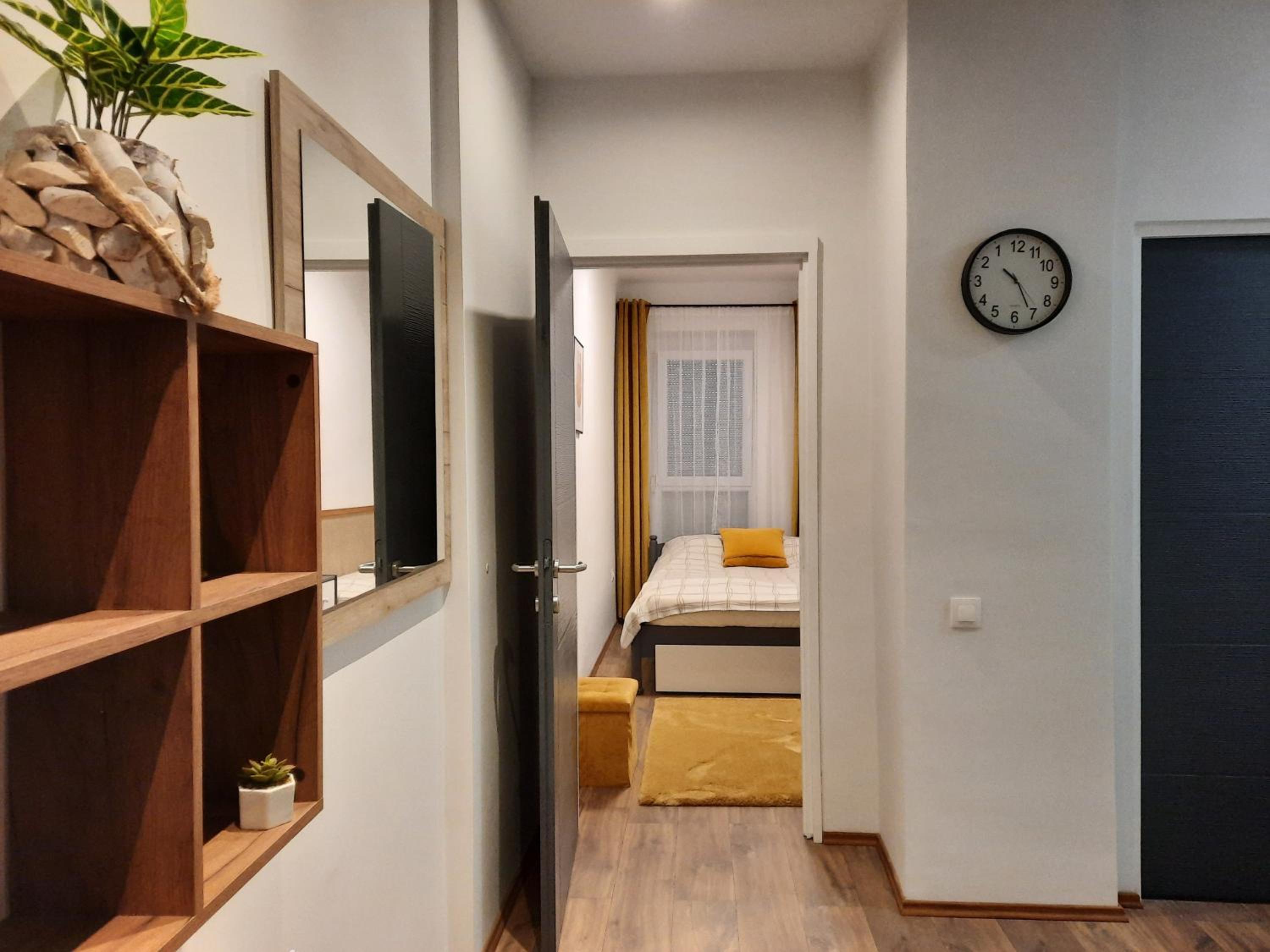 One-Bedroom Apartment - Photo 3
