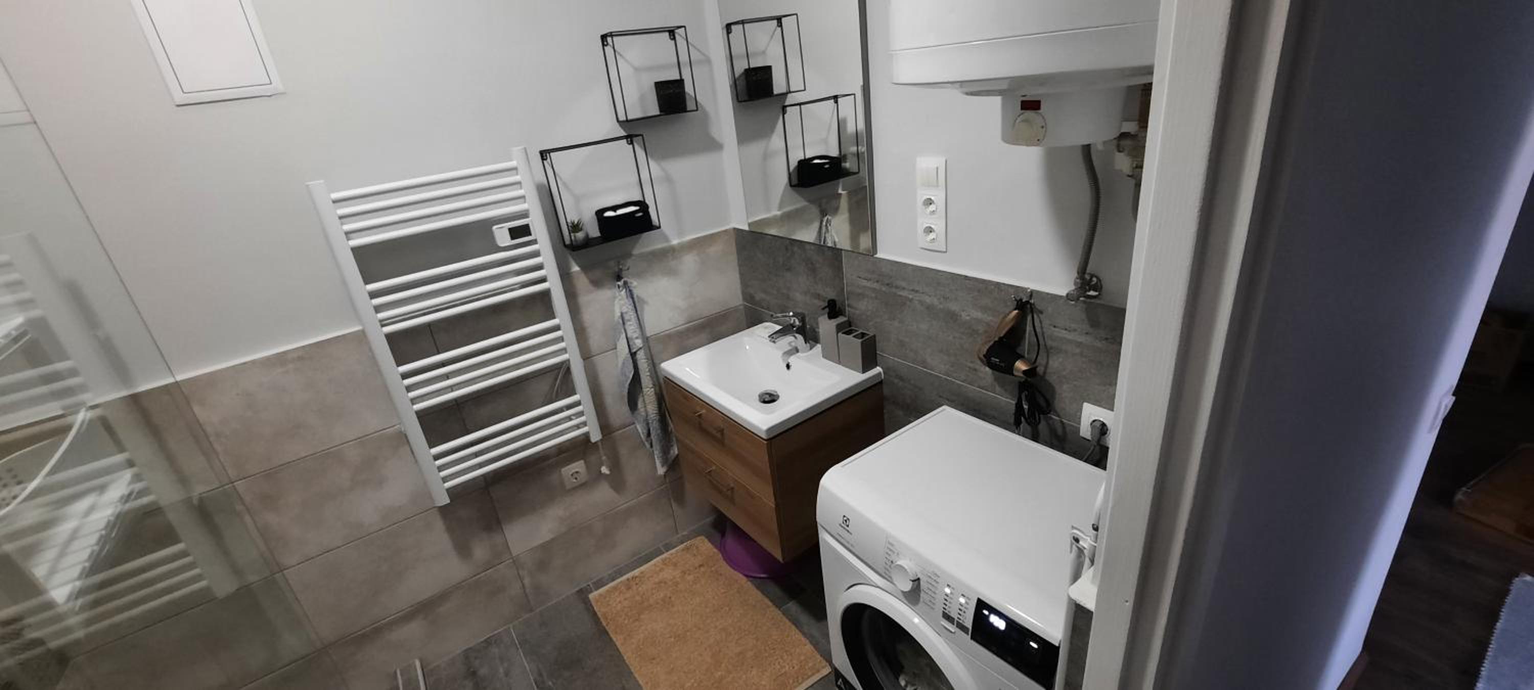One-Bedroom Apartment - Photo 18