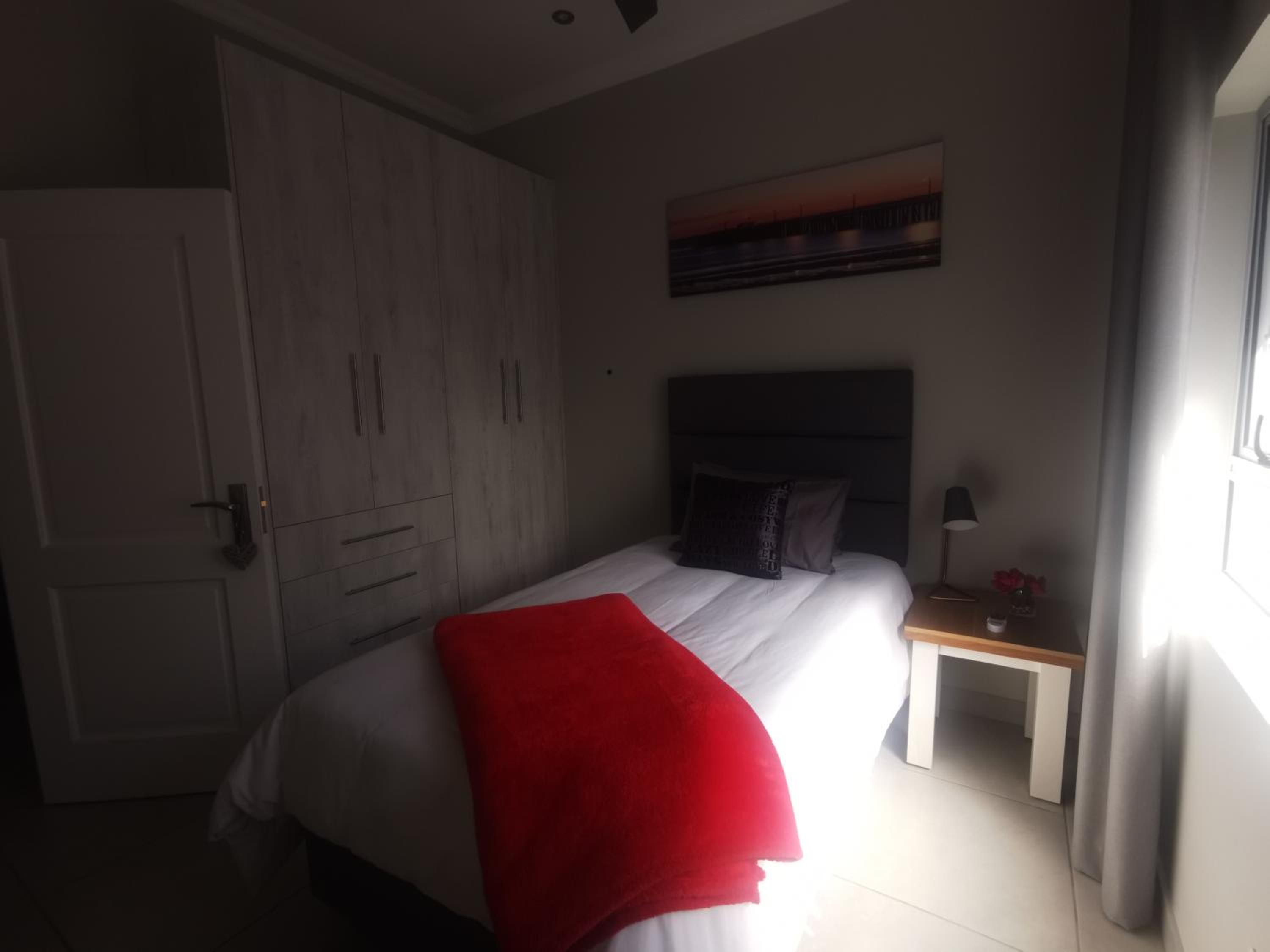 Deluxe Double Room (2 Adults + 1 Child) - Photo 6