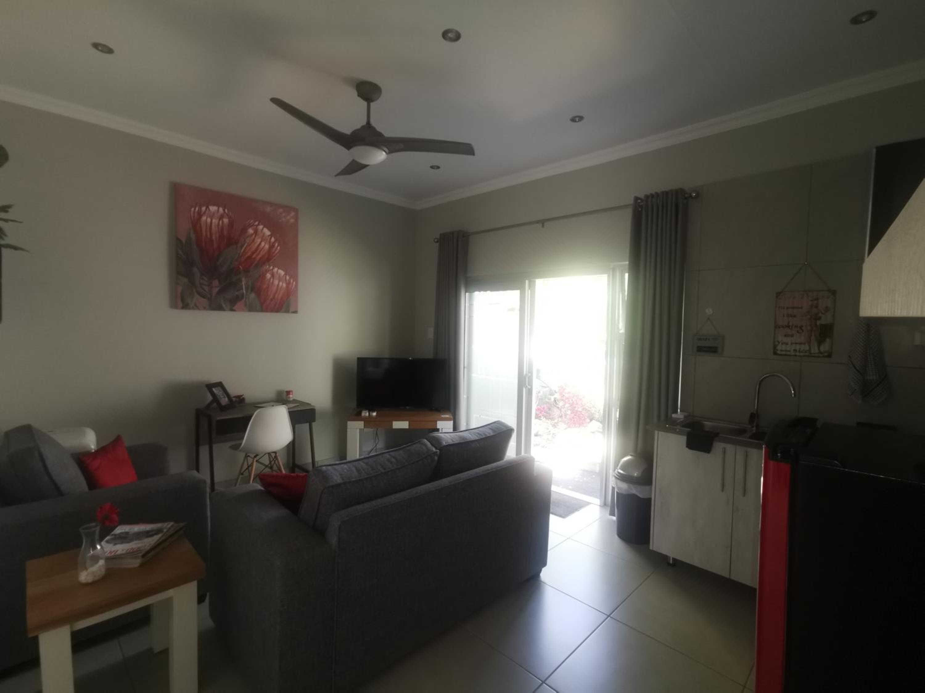 Deluxe Double Room (2 Adults + 1 Child) - Photo 8