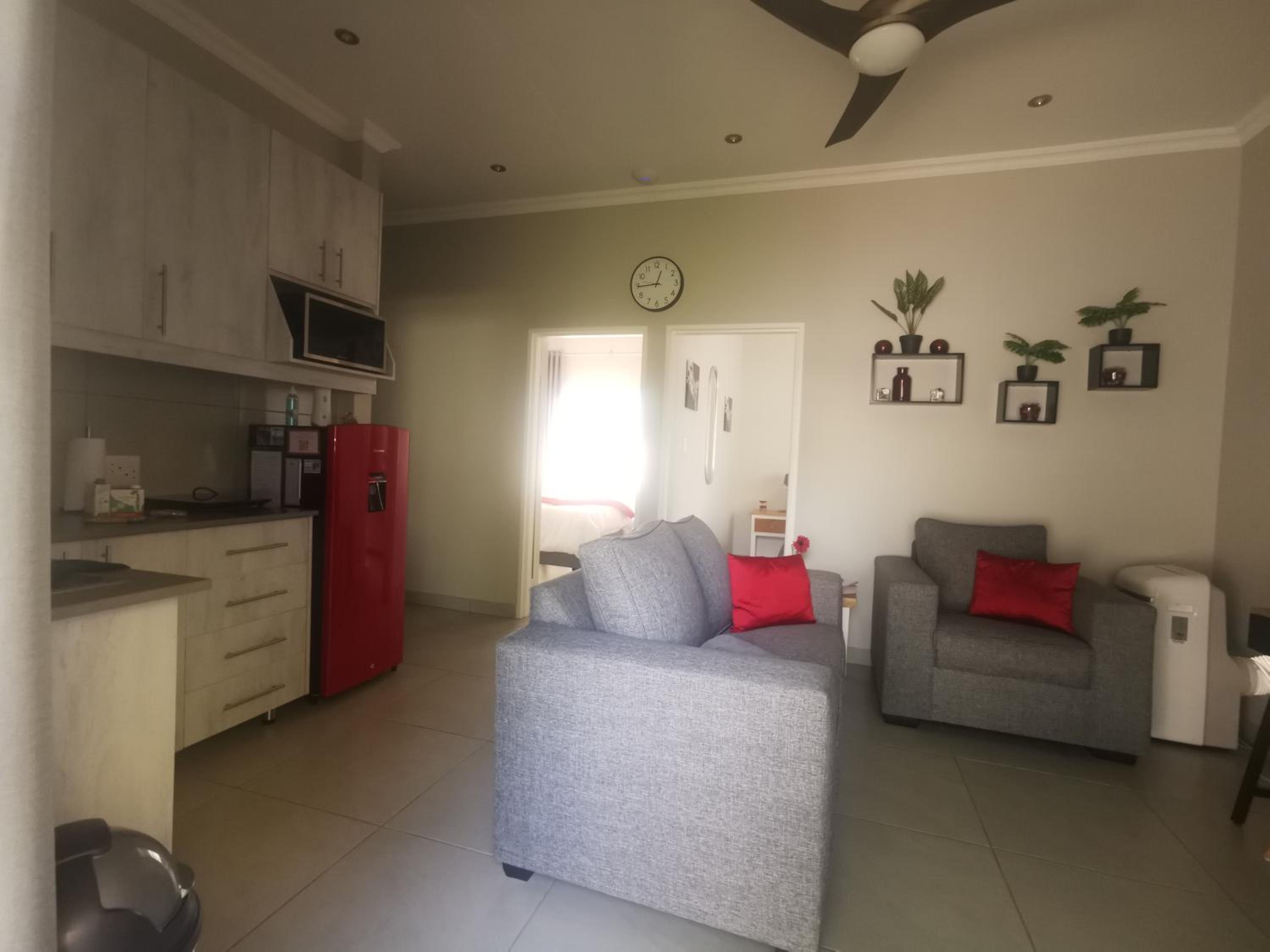 Deluxe Double Room (2 Adults + 1 Child) - Photo 11