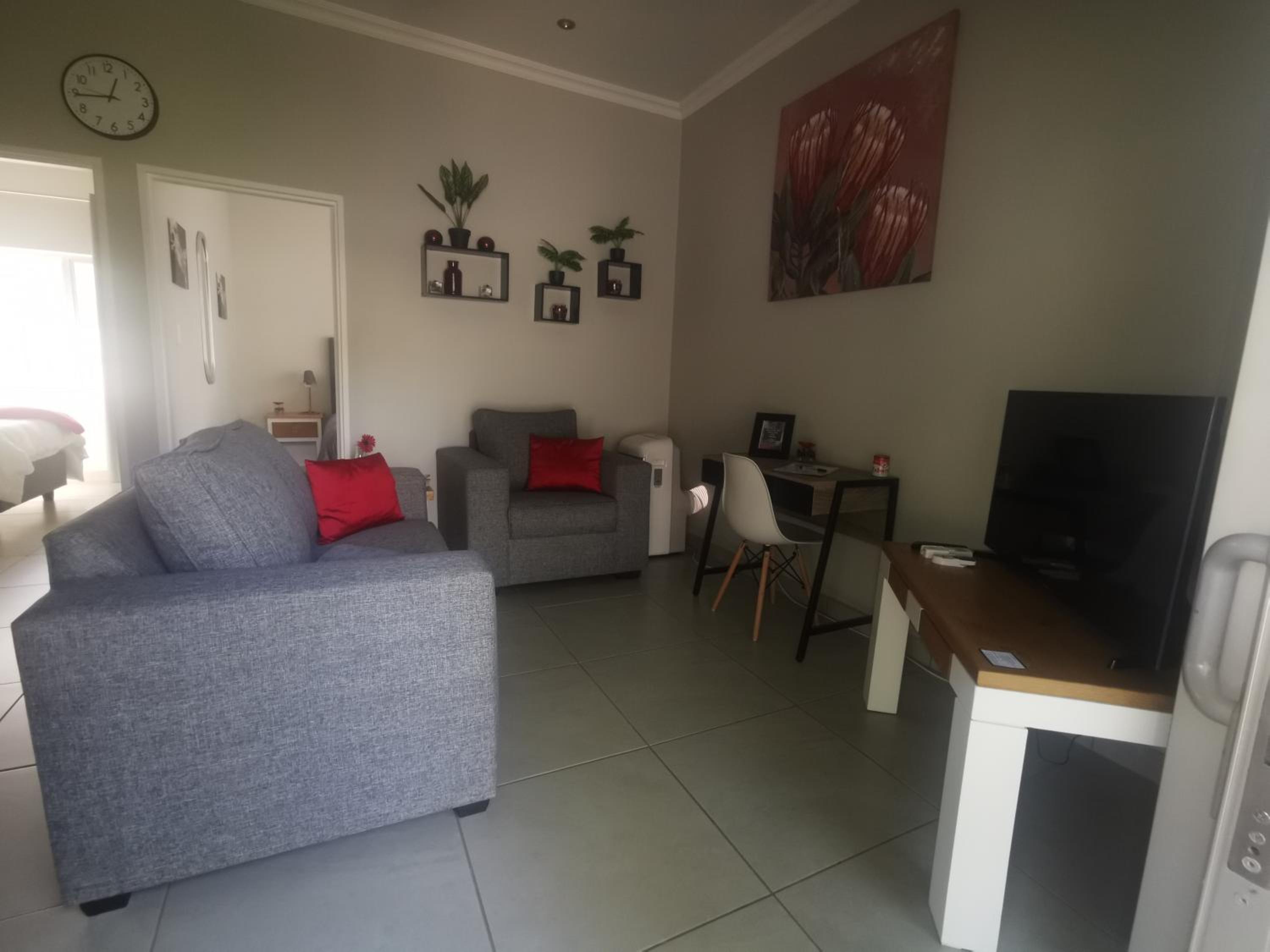 Deluxe Double Room (2 Adults + 1 Child) - Photo 12