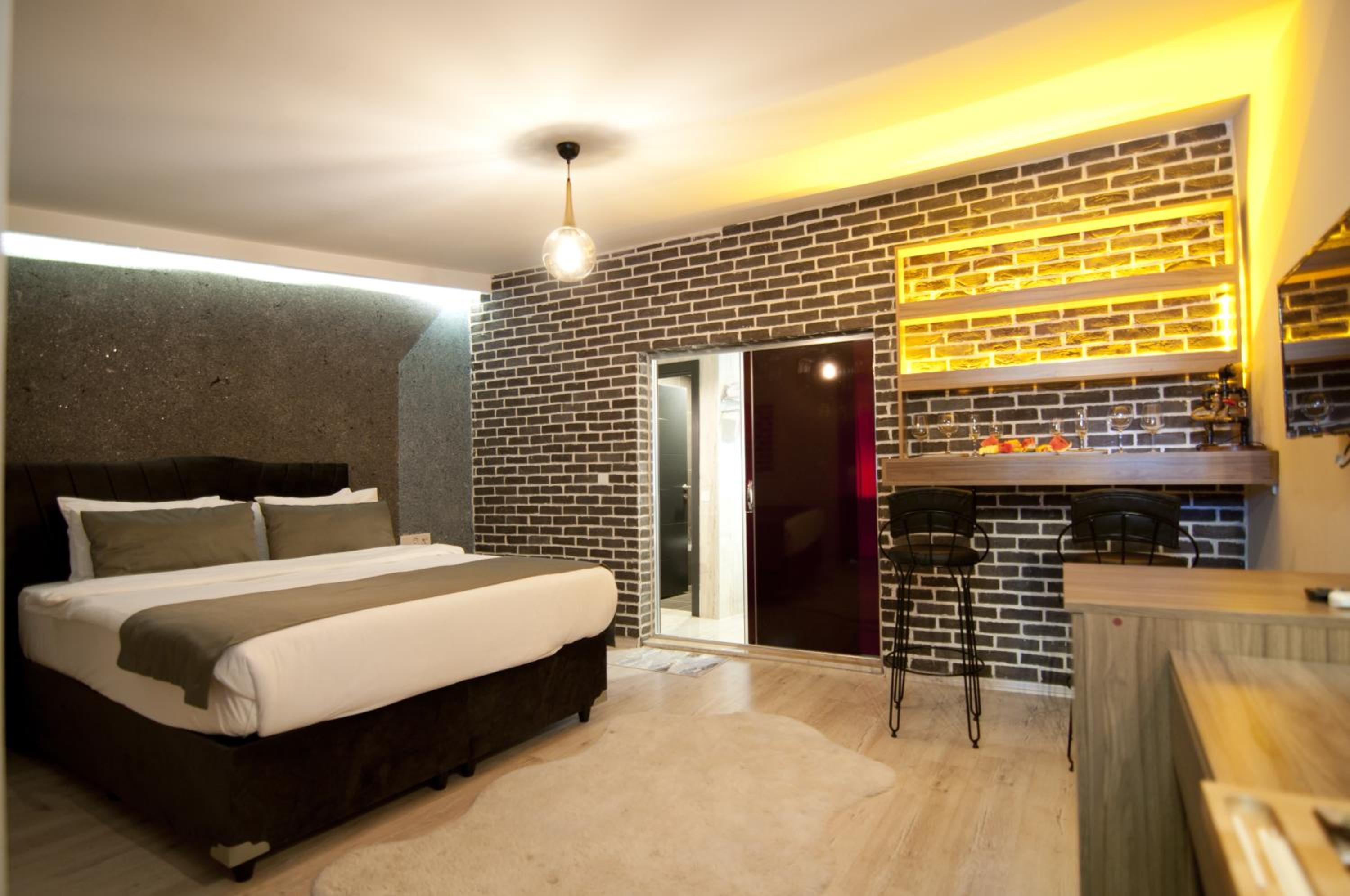 Suite with Balcony photo 1