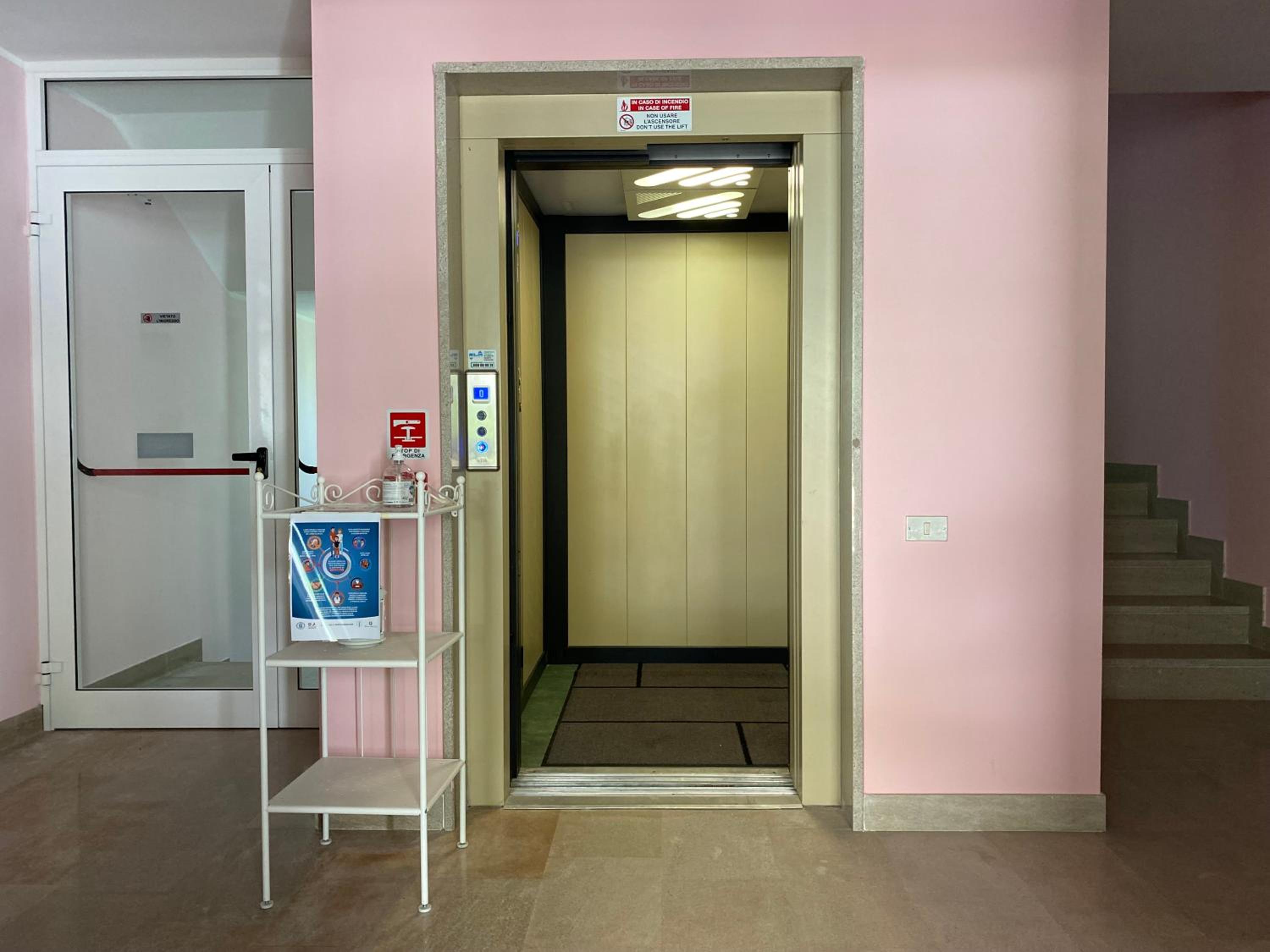 Twin Room - Disability Access photo 2