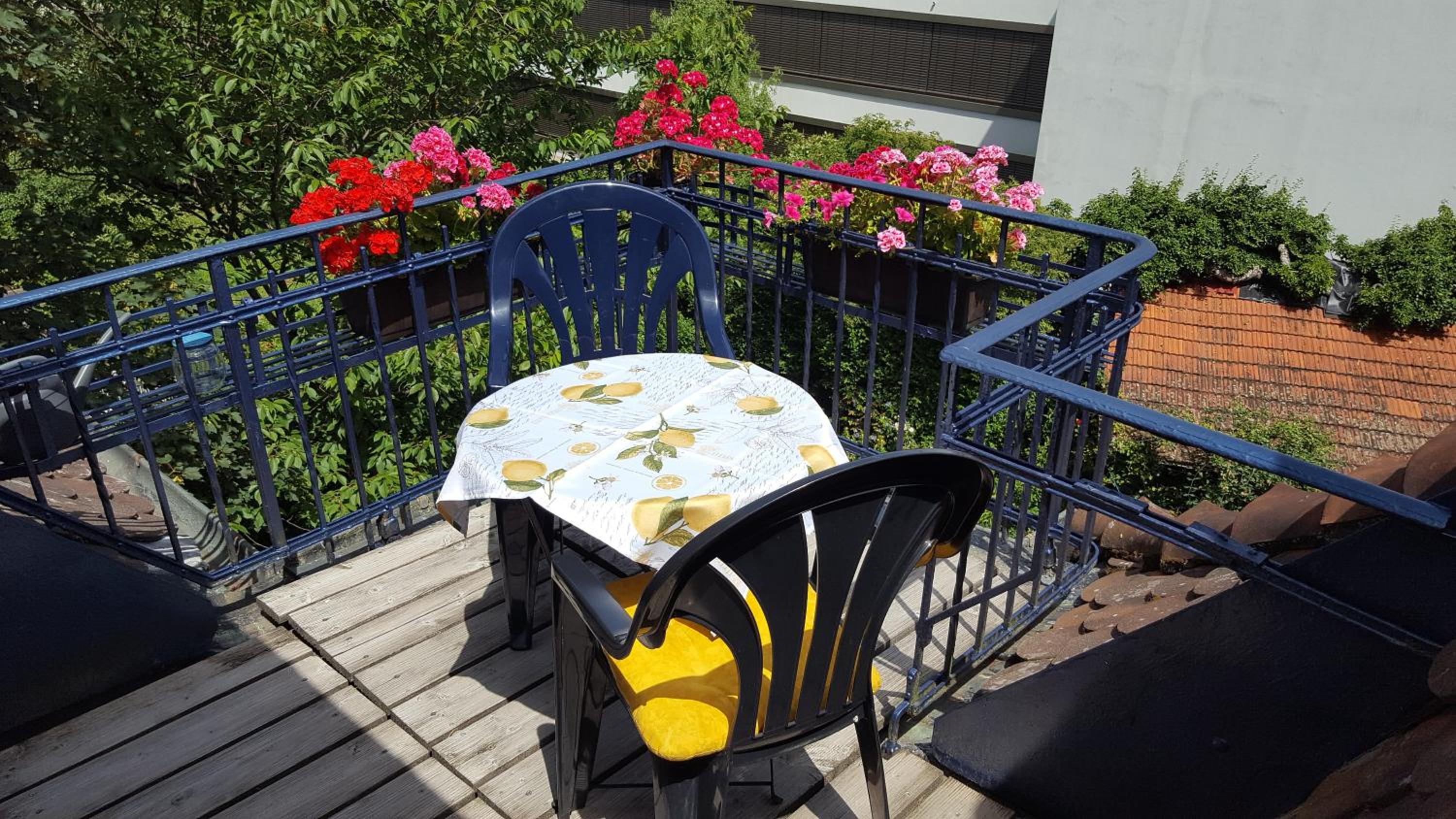 Apartment with Balcony - Photo 26