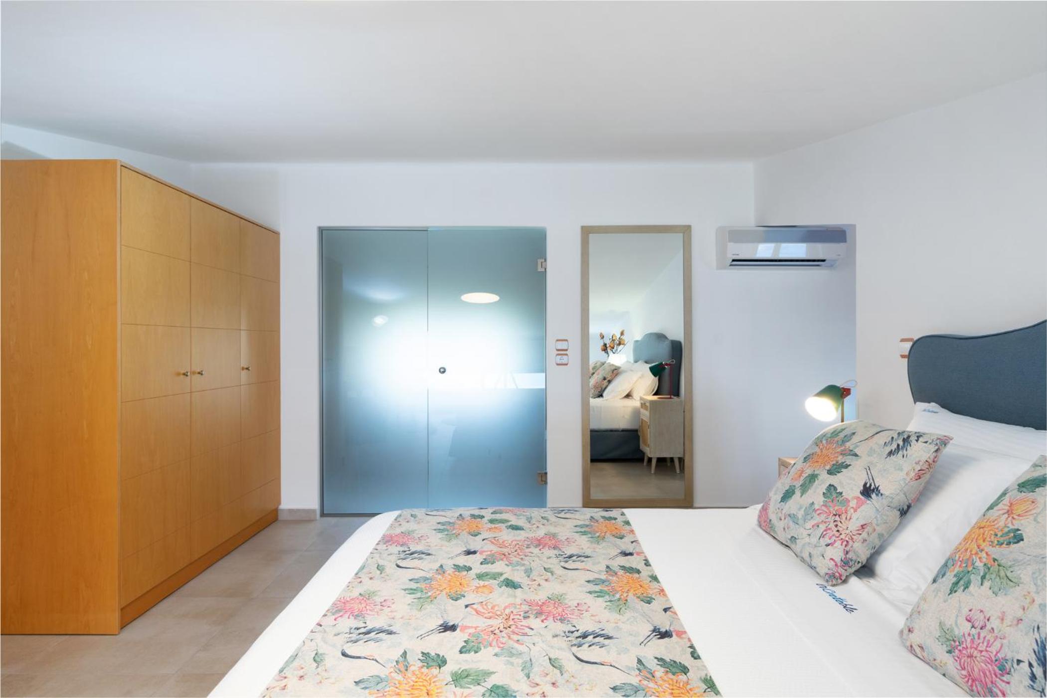 Three-Bedroom House - Photo 8