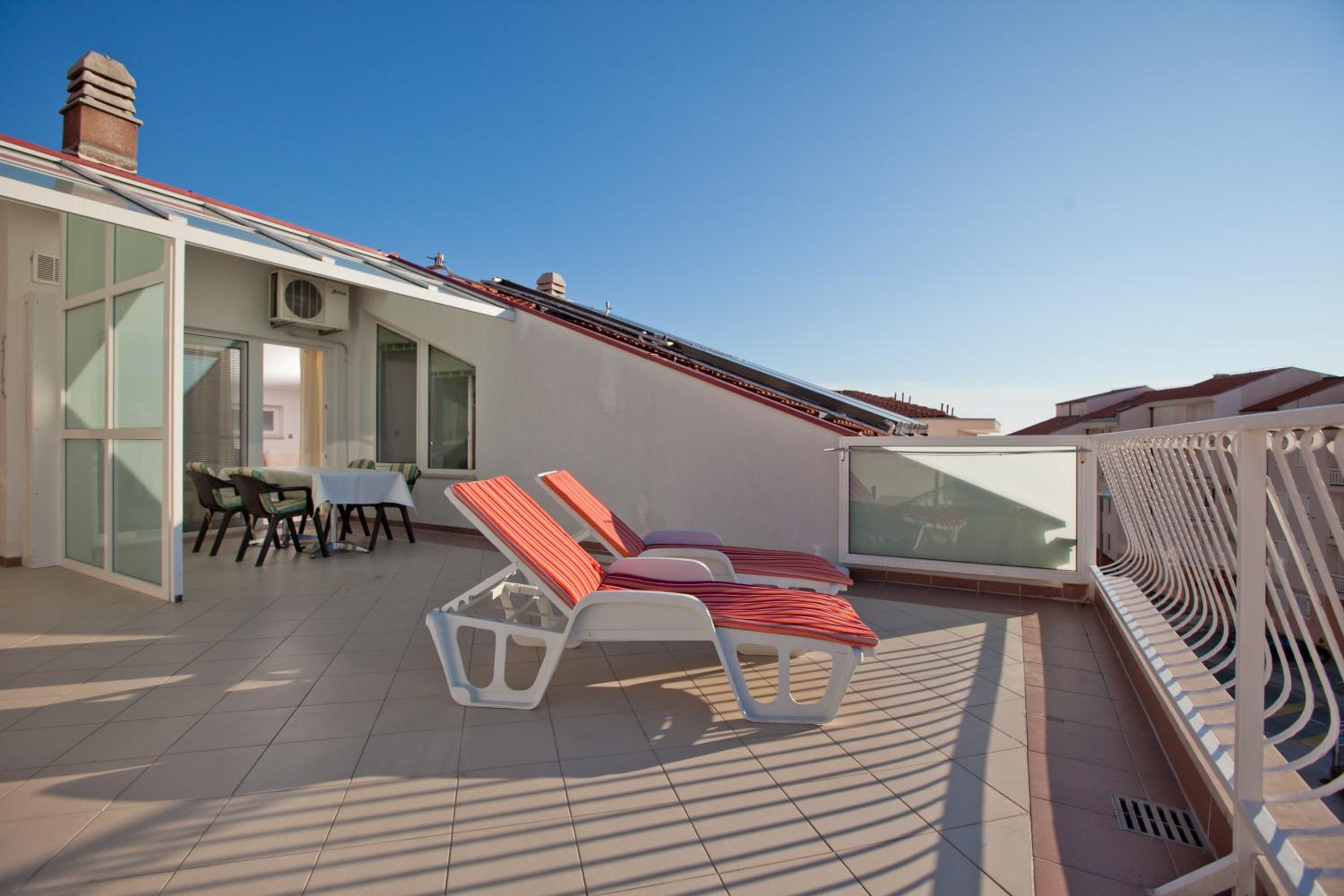 One-Bedroom Apartment with Terrace (4 Adults) photo 3
