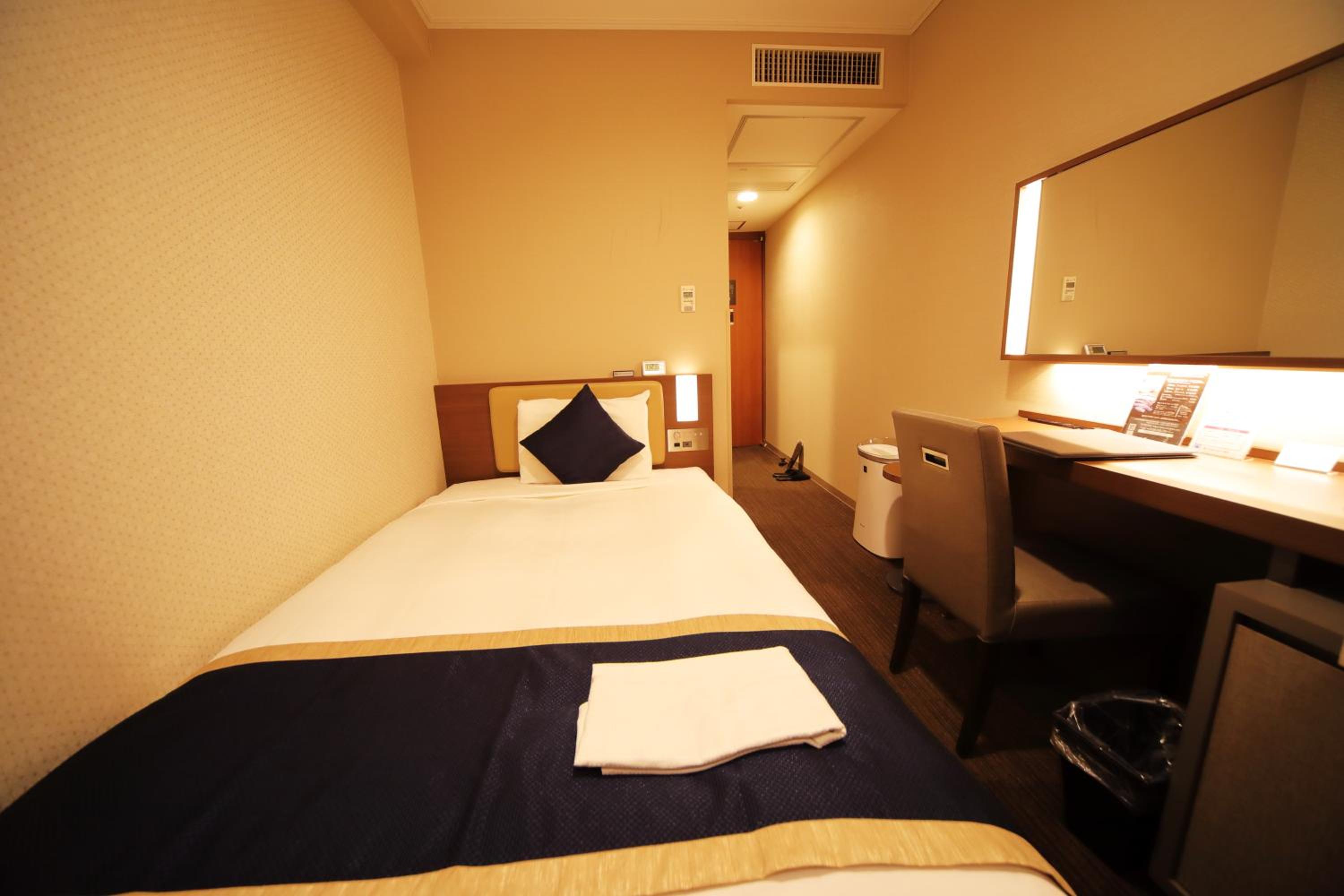 Double Room with Small Double Bed - Non-Smoking photo 3