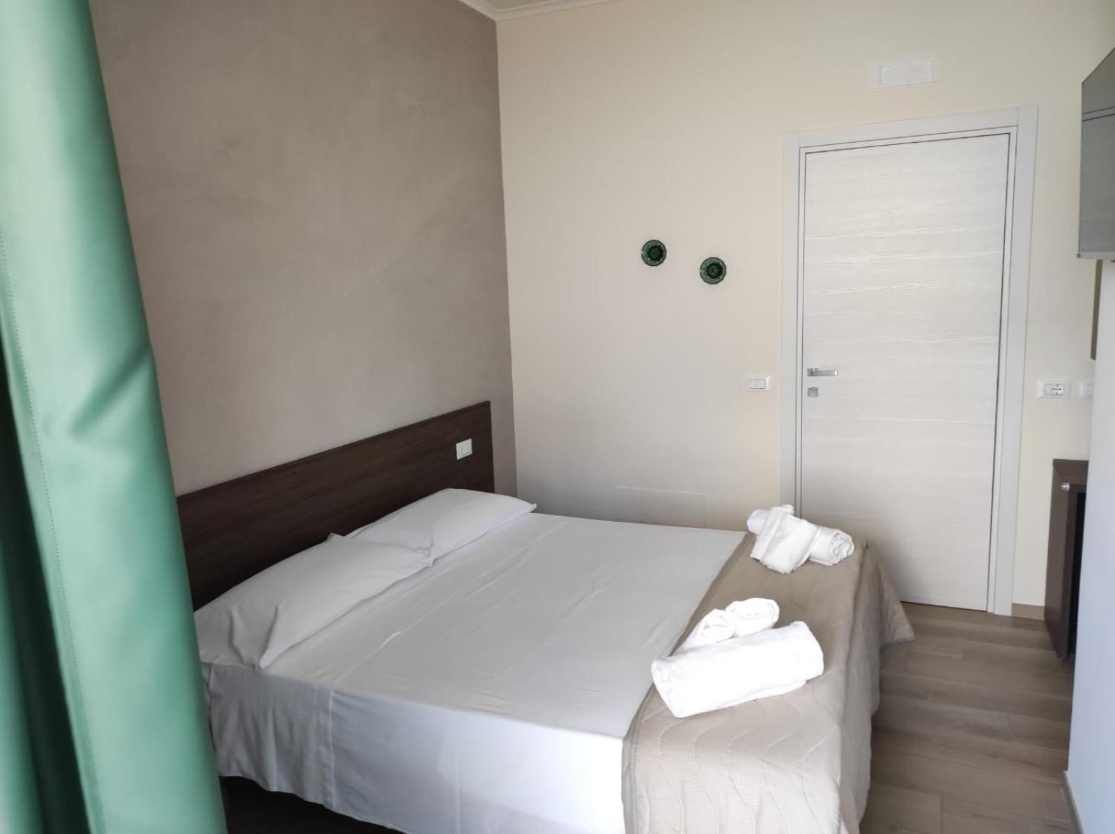 Double Room with Private Bathroom - Photo 3