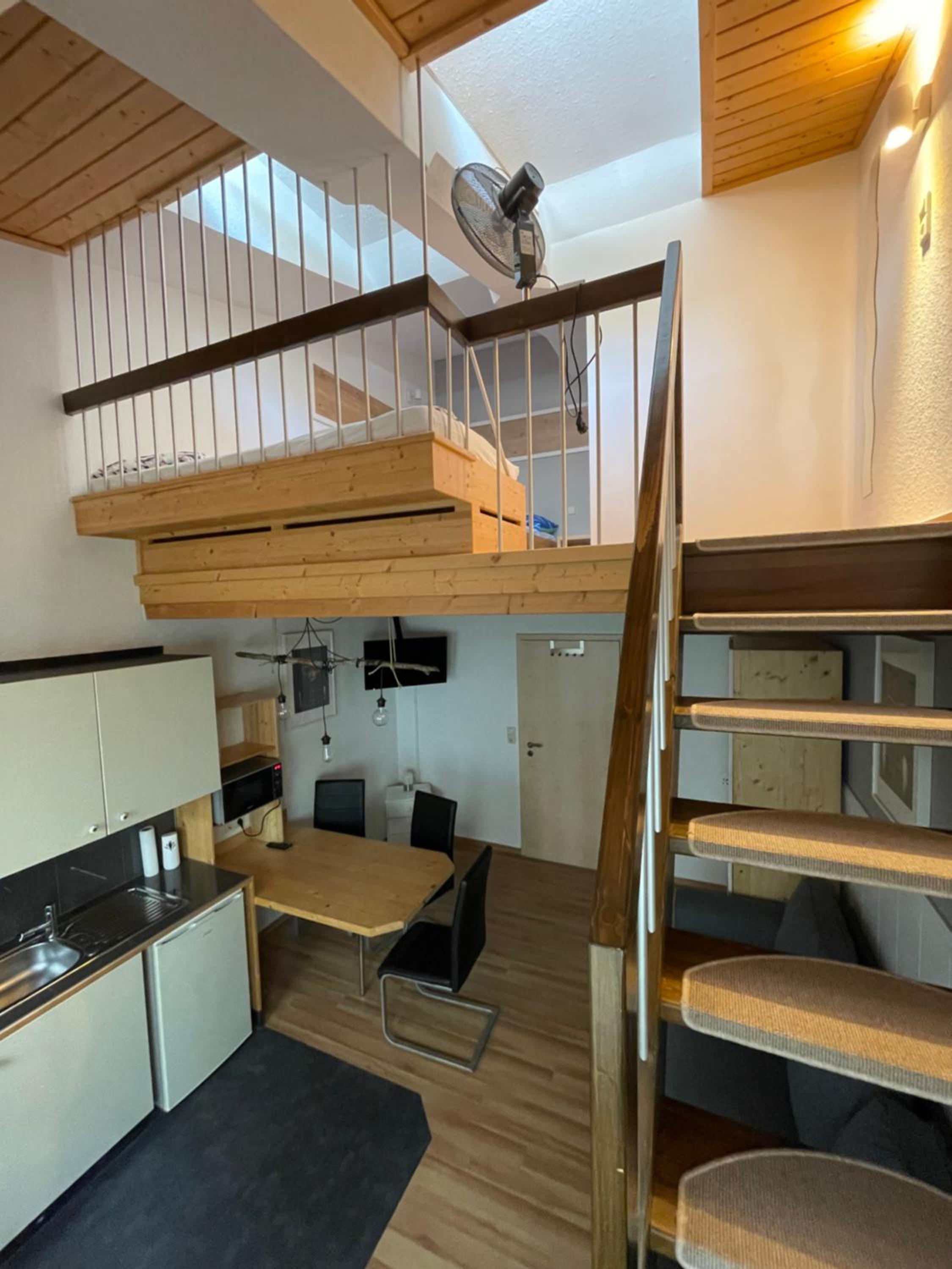 One-Bedroom Apartment - Photo 2