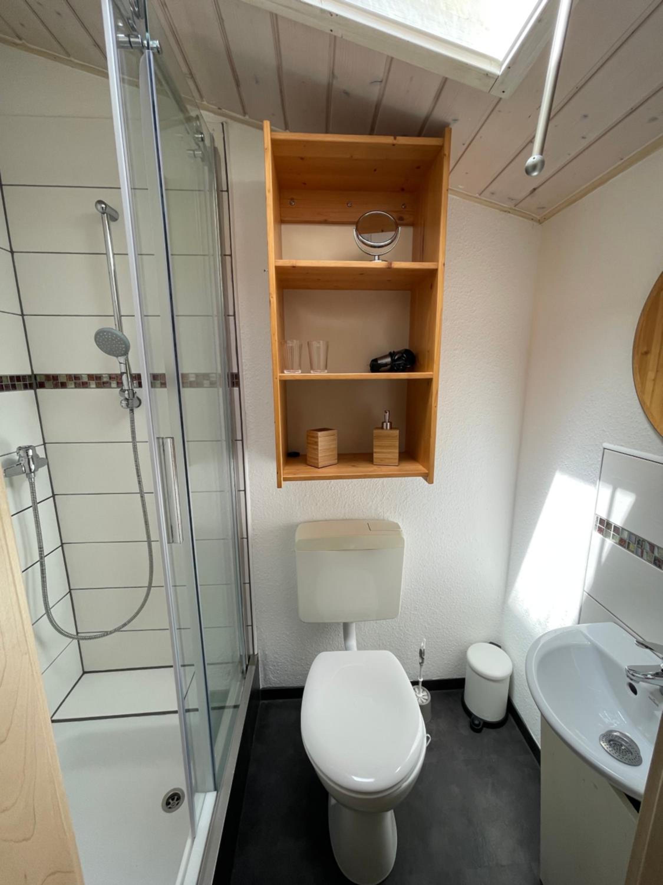 One-Bedroom Apartment - Photo 3
