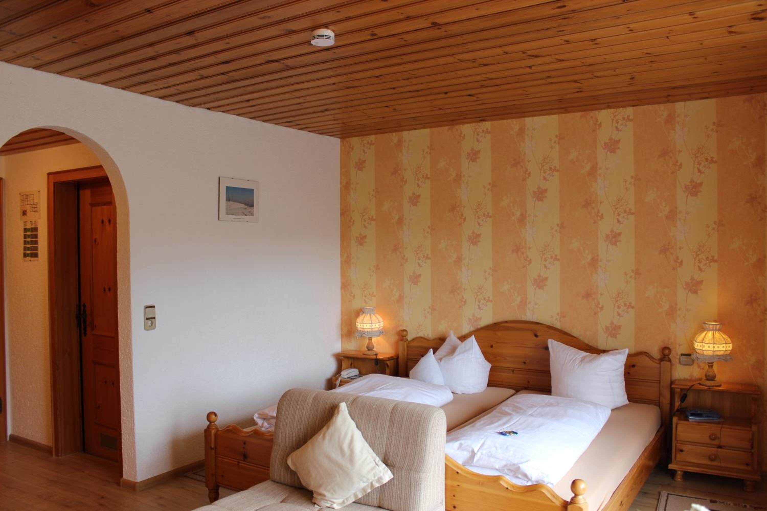 Double Room with Balcony - Photo 5