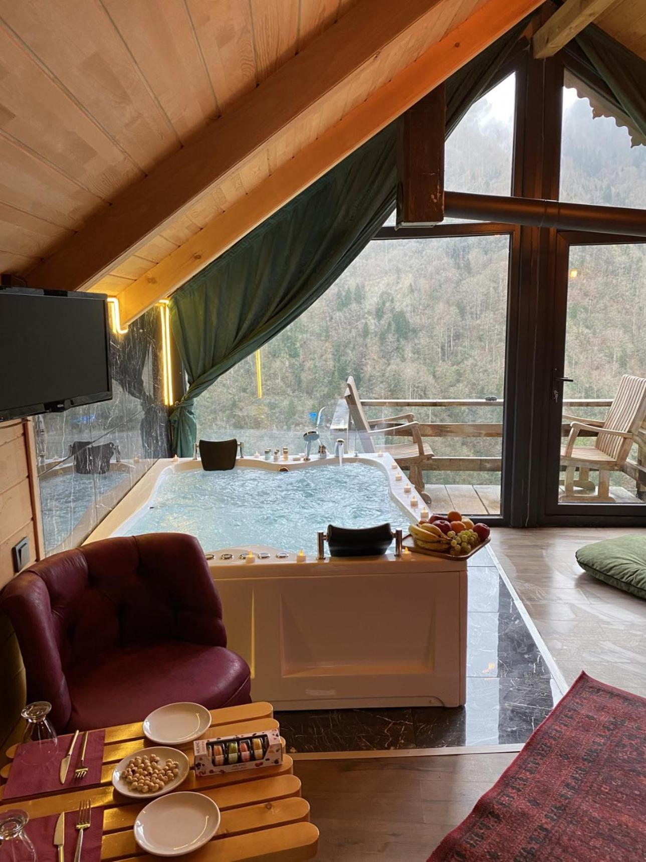 Queen Room with Spa Bath