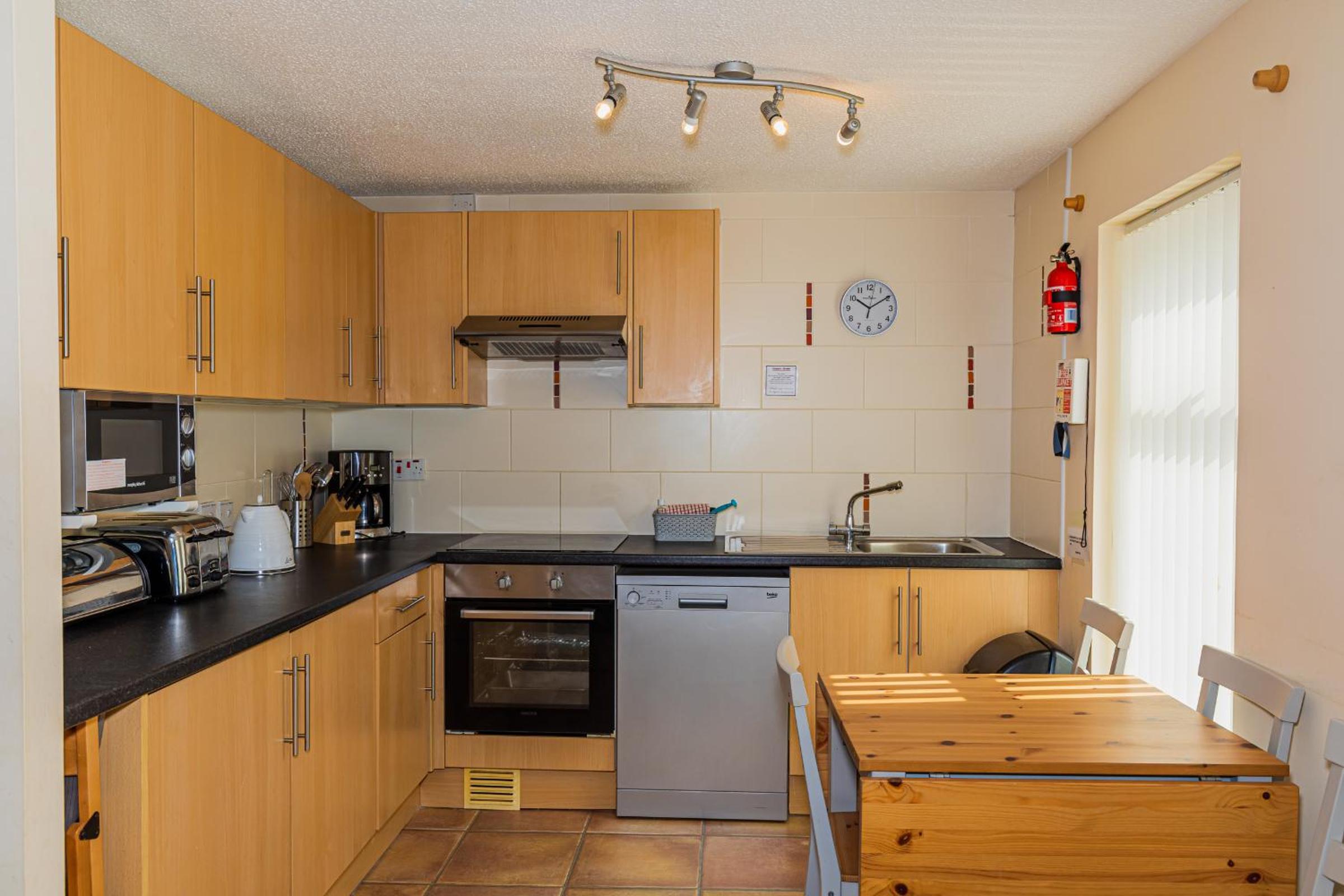 Three-Bedroom Bungalow - Photo 9