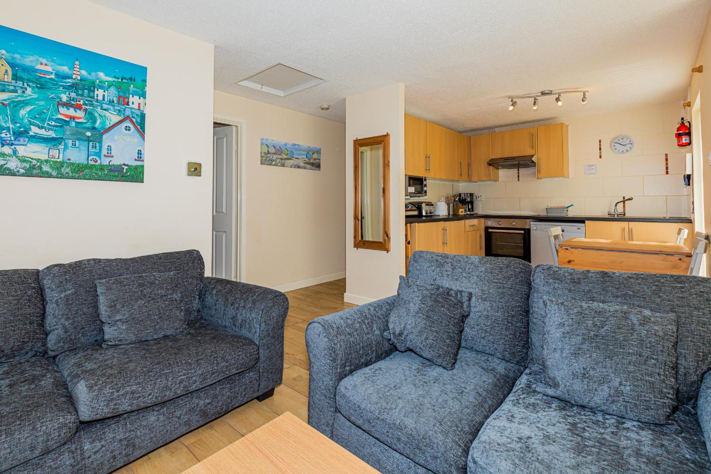 Three-Bedroom Bungalow - Photo 10