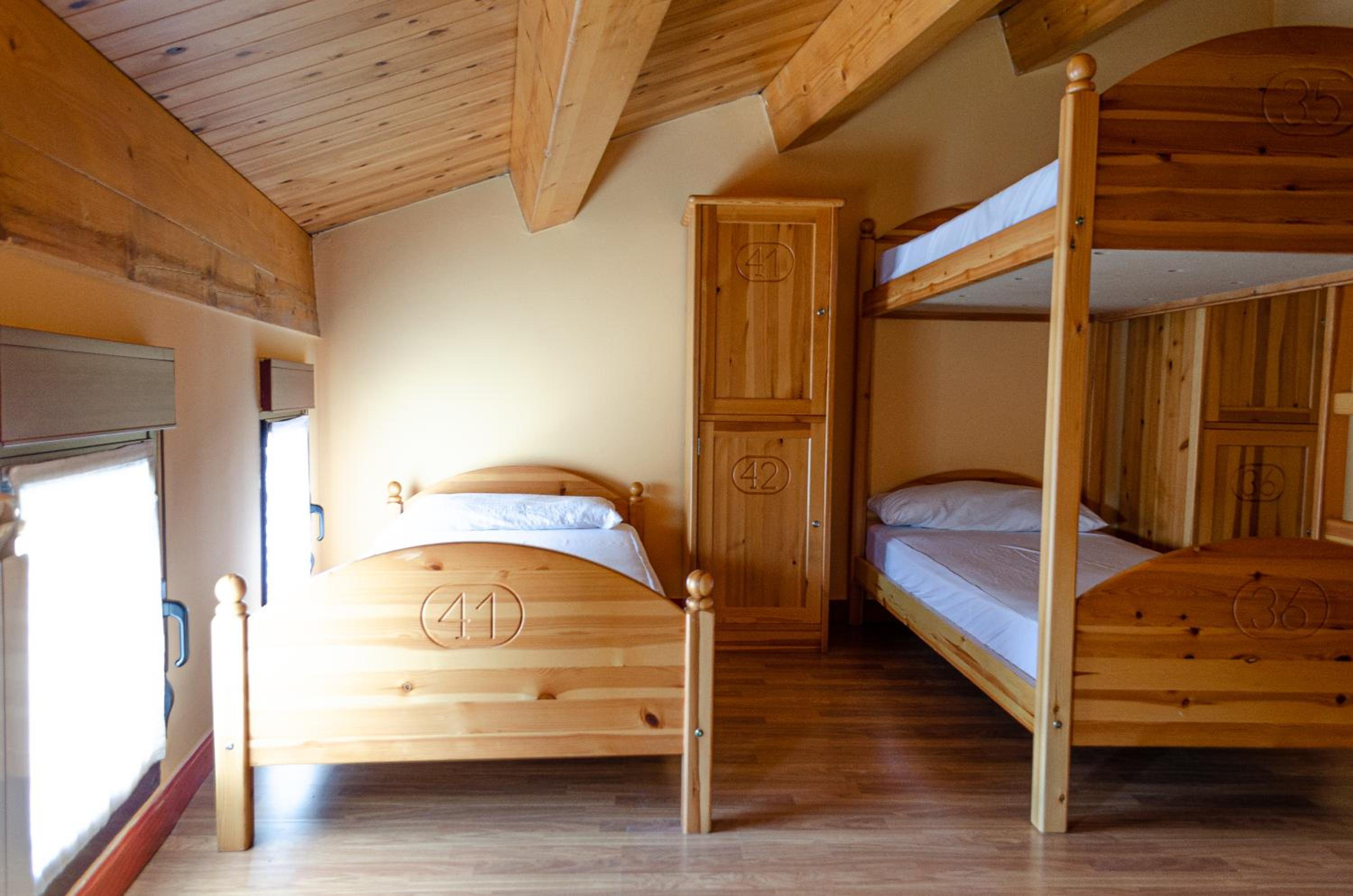 Habitación compartida mixta de 8 camas