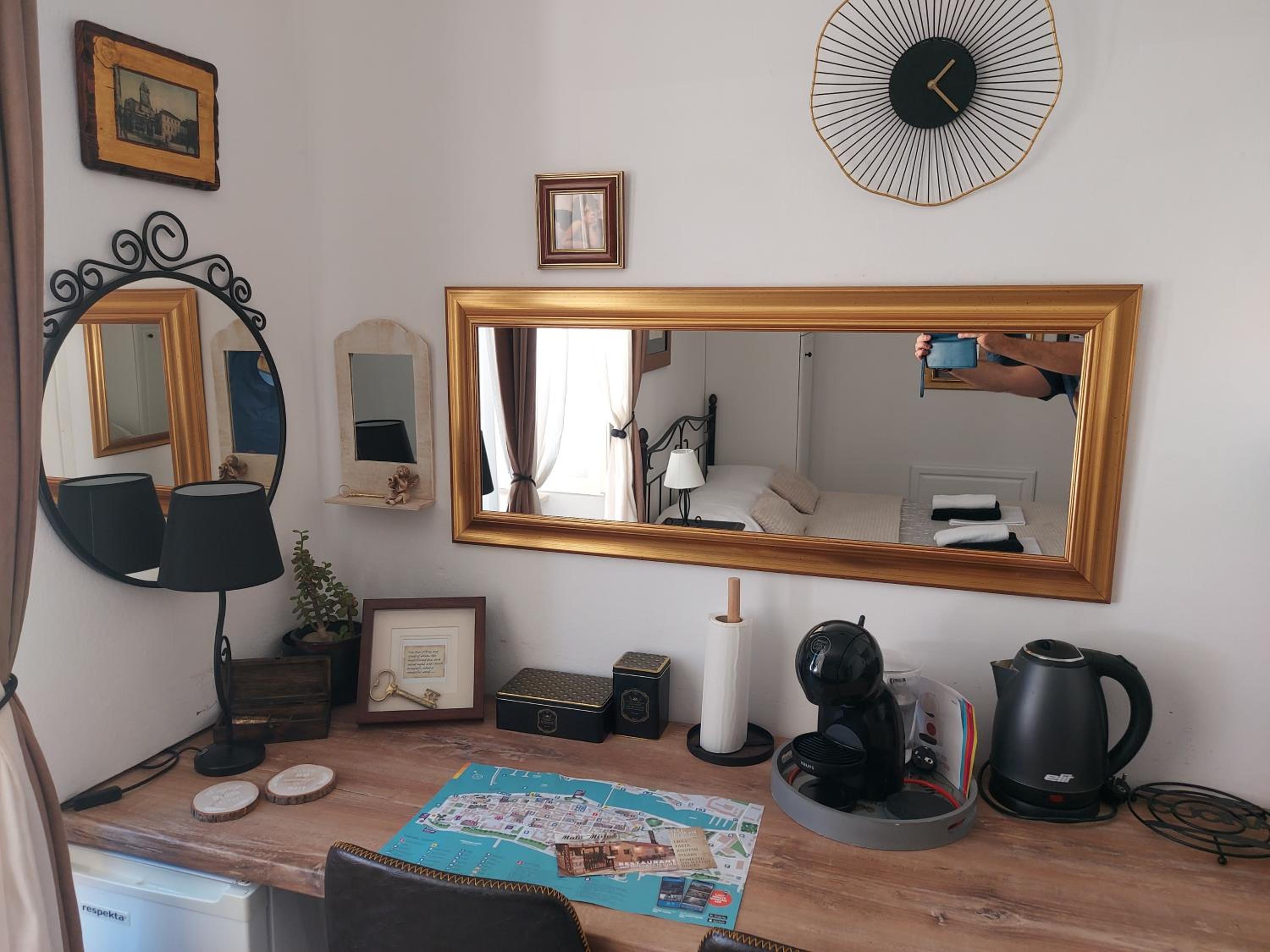 Studio with City View - Photo 10