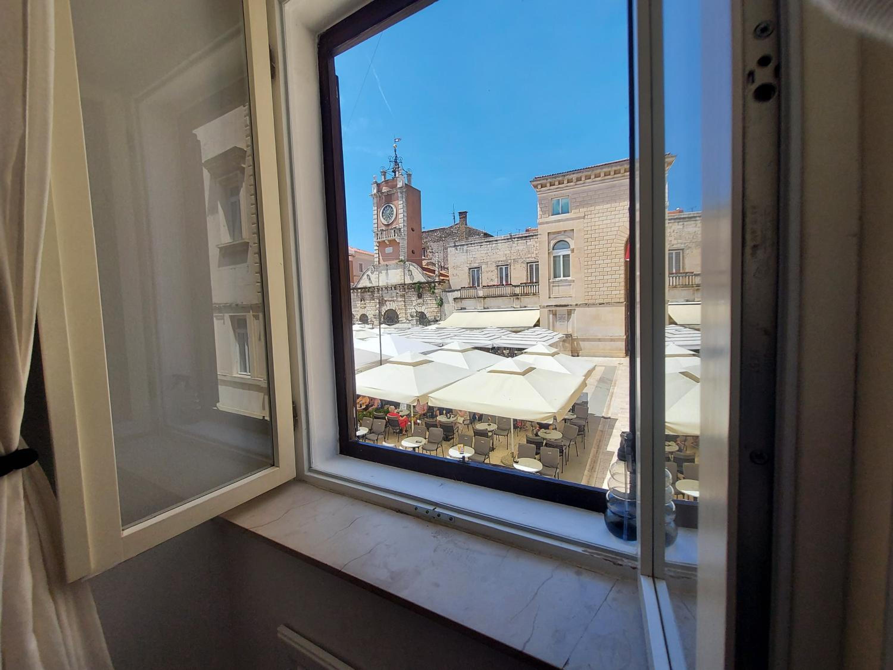 Studio with City View - Photo 12
