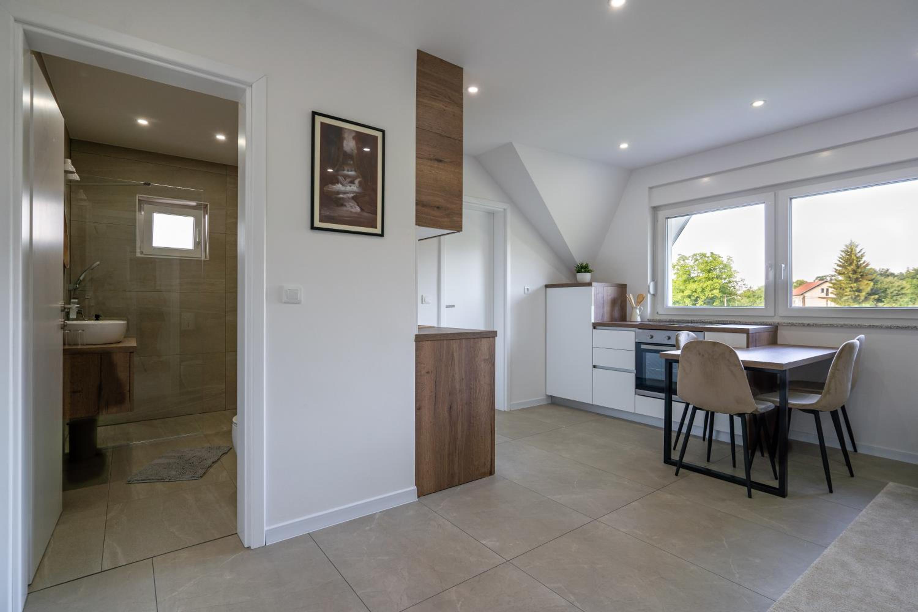 One-Bedroom Apartment - Photo 4