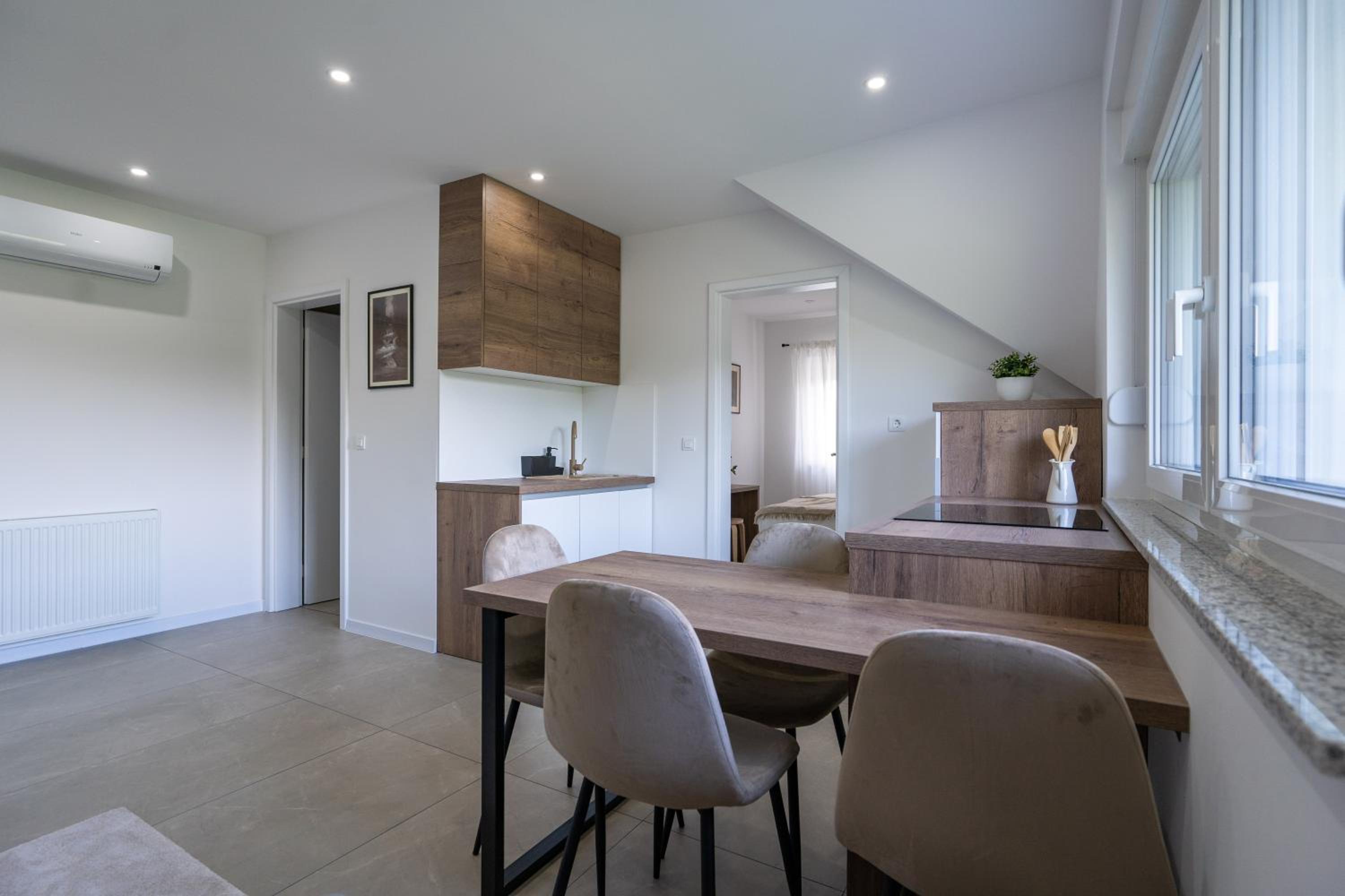 One-Bedroom Apartment - Photo 8